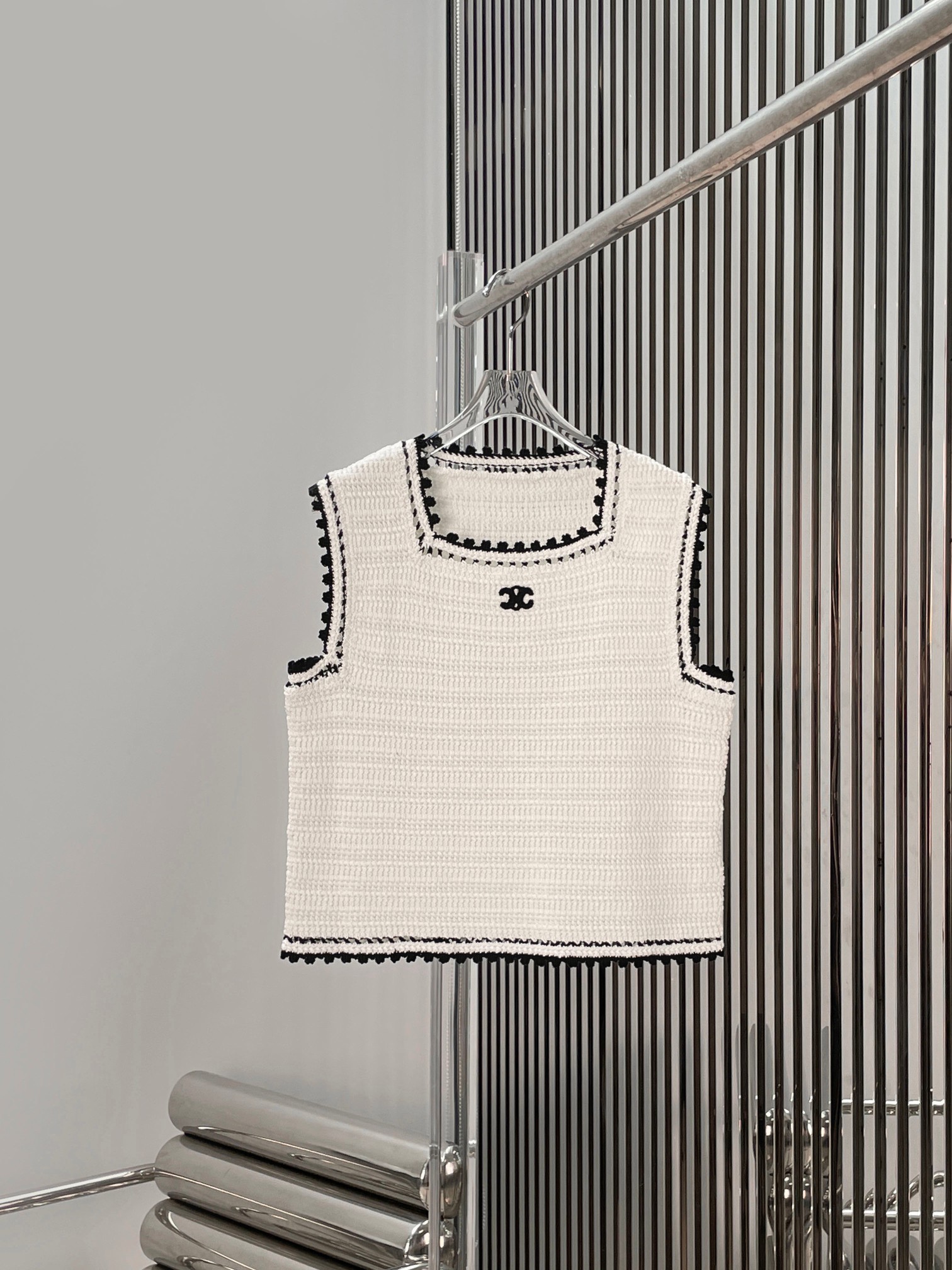 NO:891314,[Love] New style [Love]!  The latest CE 26NEW Arc de Triomphe color-blocked lace sleeveless knitted vest top. Size SML.,,19860909[爱心]新款[爱心]！最新CE 26NEW 凯旋门拼色花边无袖针织背心上衣.尺码SML.,,,Women's clothing