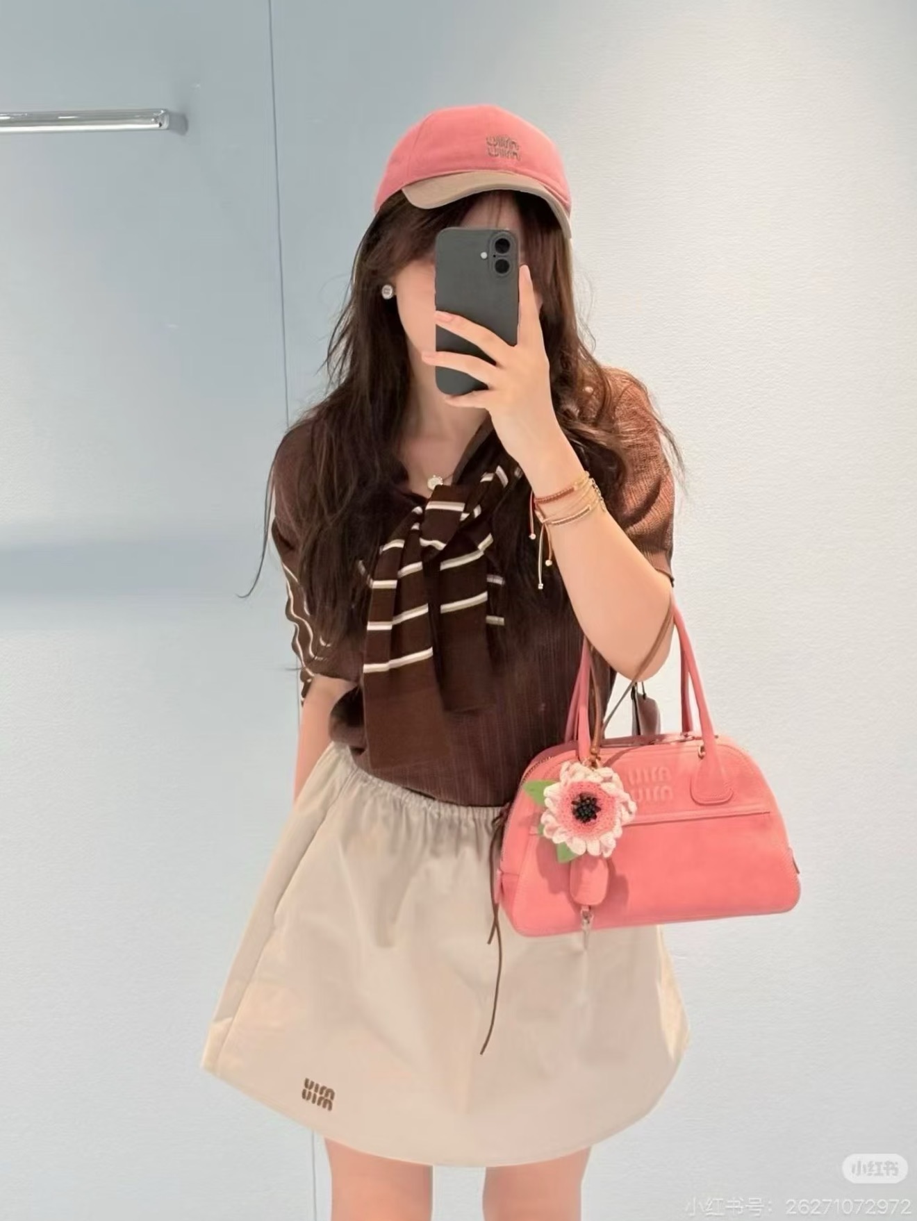 NO:892029,[Love] New style [Love]! The latest MIU 26NEW logo embroidered hollow thin short-sleeved sweater. Size SML.,,miumiu,T-shirt,19860909[爱心]新款[爱心]!最新MIU 26NEW 徽标刺绣镂空薄款短袖针织衫.尺码SML.,,miumiu,T-shirt,,Women's clothing