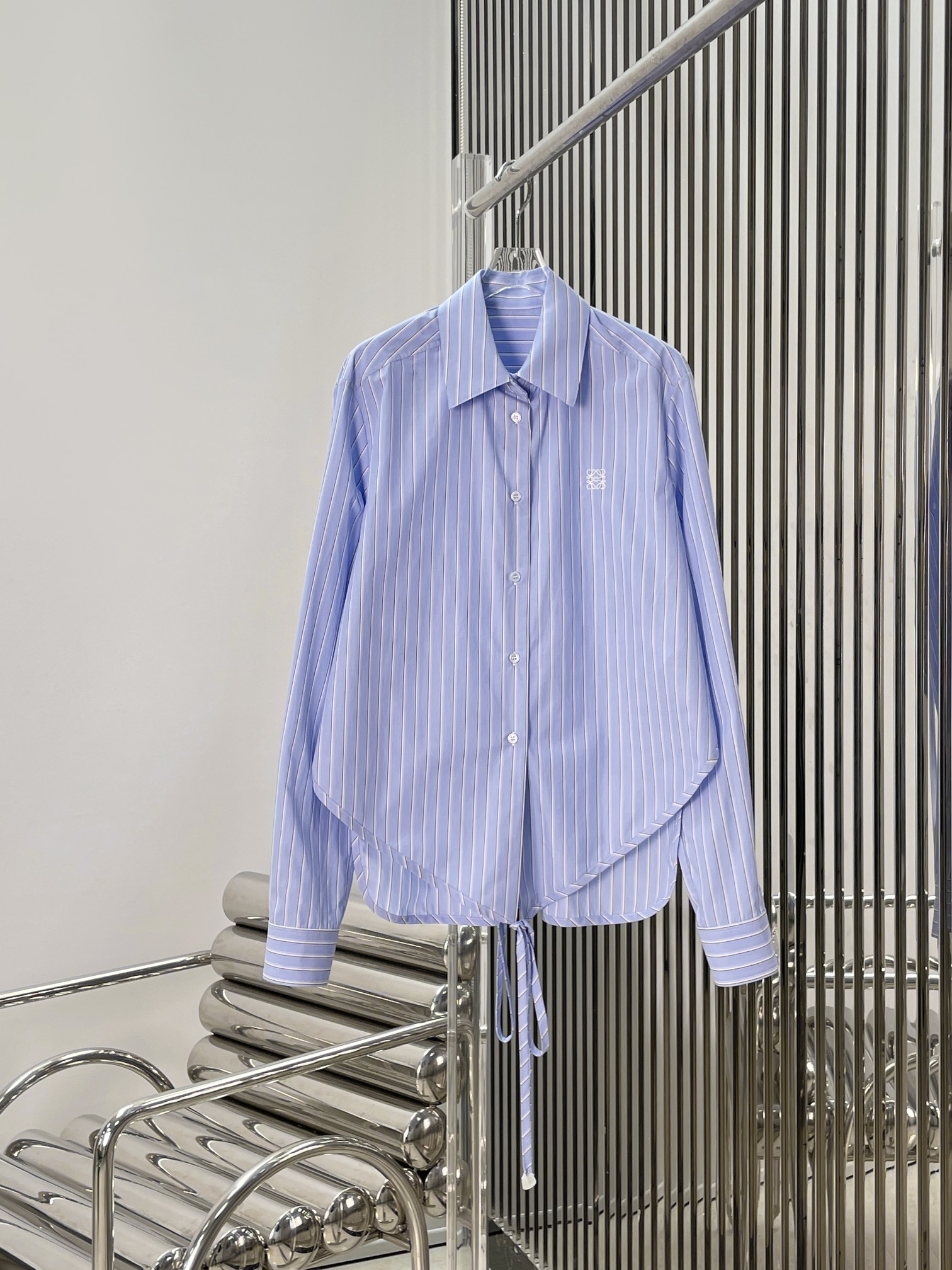 NO:893184,[Love] New style [Love]!  The latest LOE 26NEW lapel embroidered striped strap shirt and trousers two-piece set, shirt + trousers. Size XS SML.,,loewe,shirts,19860909[爱心]新款[爱心]！最新 LOE 26NEW 翻领刺绣条纹绑带衬衫长裤两件套,衬衫+长裤.尺码XS SML.,,loewe,shirts,,Women's clothing