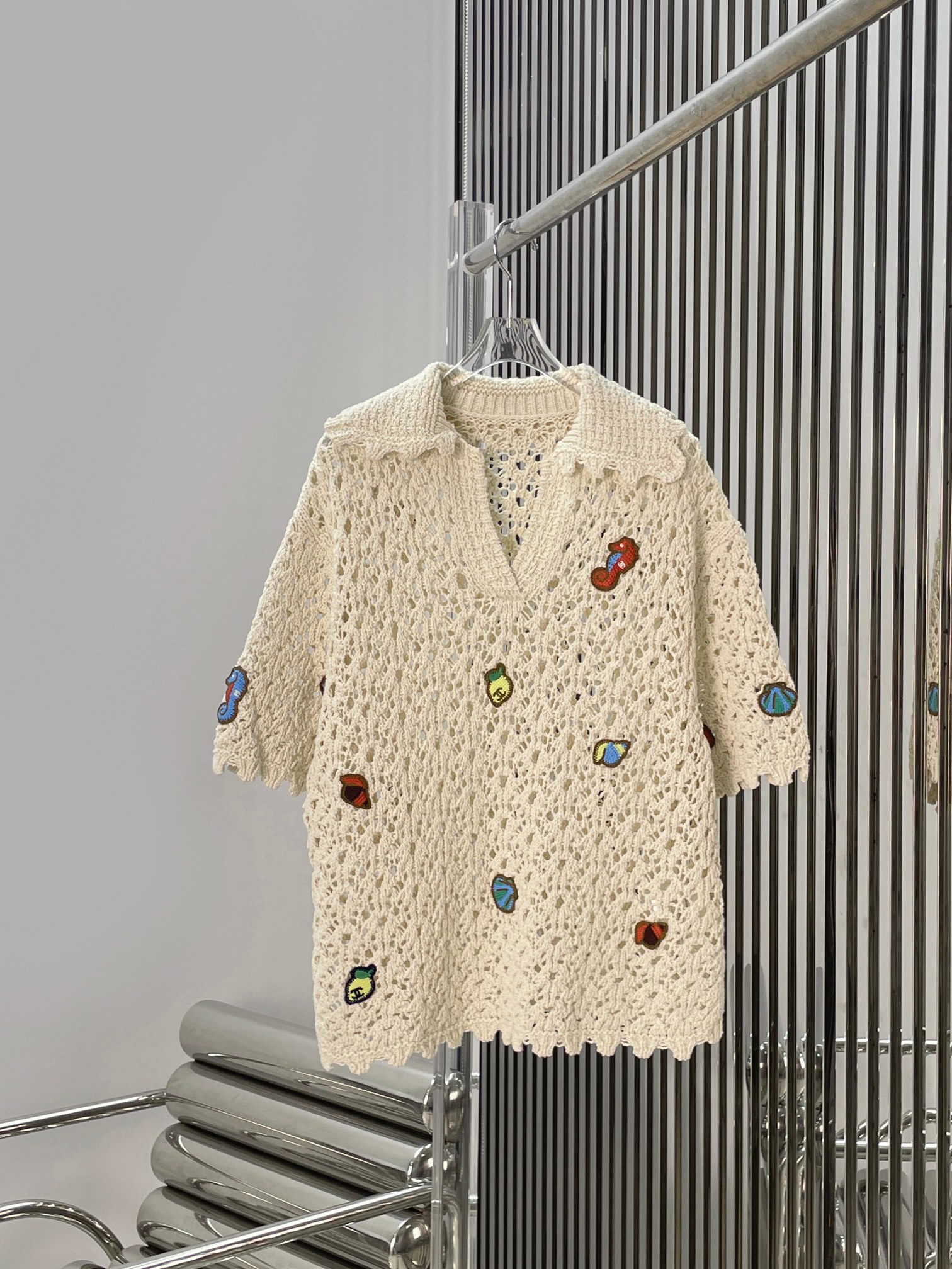 NO:892630,Tops and skirts [love] new style [love]!  The latest CH 26NEW resort style marine embroidered lapel hollow knitted suit, top + skirt. Size SML.,,skirts,19860909上衣 半裙 [爱心]新款[爱心]！最新CH 26NEW 度假风海洋刺绣翻领镂空针织套装,上衣+半裙.尺码SML.,,skirts,,Women's clothing