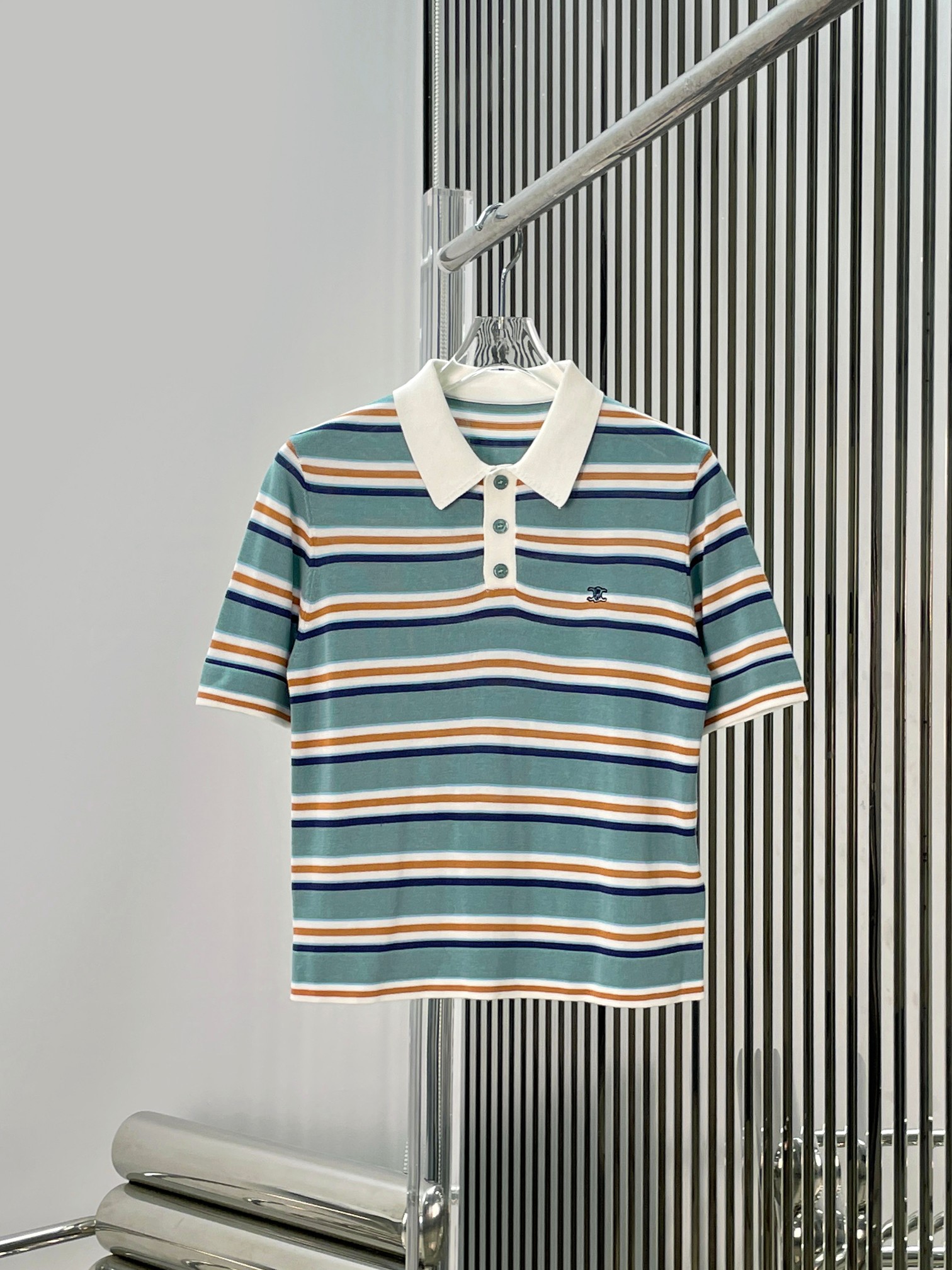 NO:892646,[Love] New style [Love]!  The latest CE 26NEW Arc de Triomphe color-blocked striped polo collar short-sleeved sweater. Size SML.,,T-shirt,19860909[爱心]新款[爱心]！最新CE 26NEW 凯旋门拼色条纹polo领短袖针织衫.尺码 SML.,,T-shirt,,Women's clothing