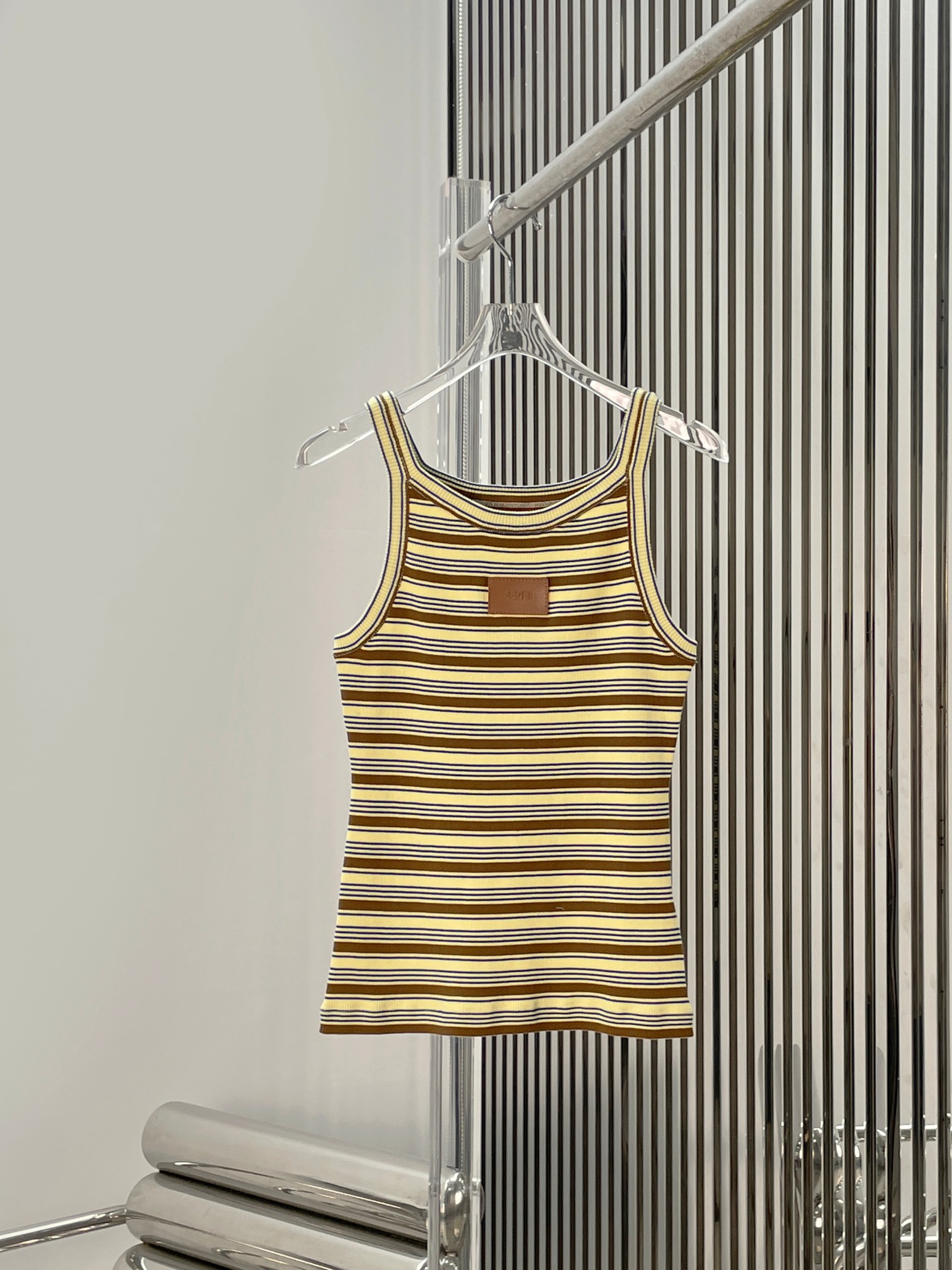 NO:892617,[Love] New style [Love]!  The latest FD 26NEW color block striped knitted vest top. Size SML.,,19860909[爱心]新款[爱心]！最新FD 26NEW 拼色条纹针织背心上衣.尺码SML.,,,Women's clothing