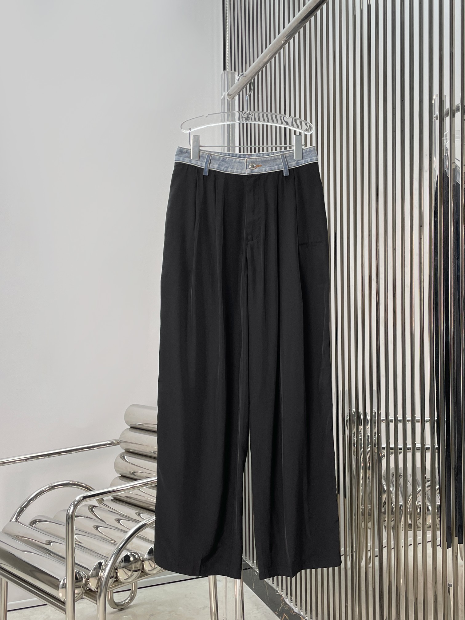 NO:892622,[Love] New style [Love]! The latest AW 26NEW denim waistband spliced ​​straight trousers. Size XS SML.,,19860909[爱心]新款[爱心]!最新AW 26NEW 牛仔腰头拼接直筒长裤.尺码XS SML.,,,Women's clothing