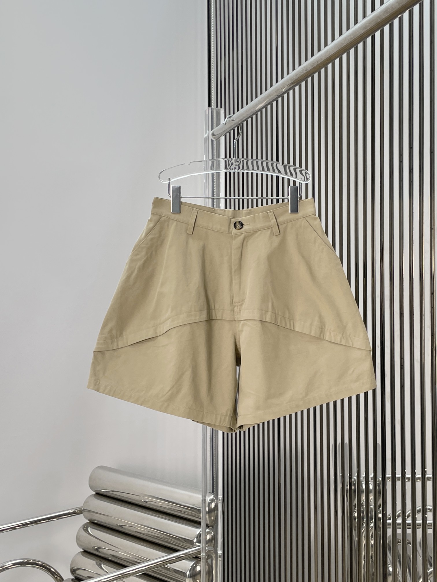 NO:893185,[Love] New style [Love]!  The latest LOE 26NEW high-waisted logo loose shorts. Size XS SML.,,loewe,shorts,19860909[爱心]新款[爱心]！最新 LOE 26NEW 高腰廓型徽标宽松短裤.尺码XS SML.,,loewe,shorts,,Women's clothing