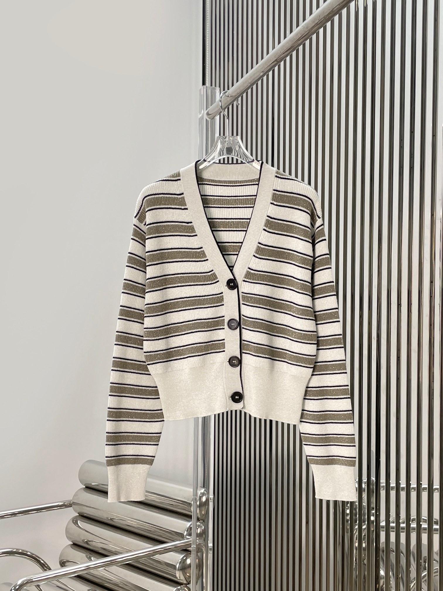 NO:893200,Cardigan vest [love] new style [love]!  The latest BC 26NEW color-blocked striped elegant style knitted cardigan and vest two-piece set, cardigan + vest. Size SML.,,19860909开衫 背心 [爱心]新款[爱心]！最新BC 26NEW 拼色条纹气质风针织开衫背心两件套,开衫+背心.尺码SML.,,,Women's clothing