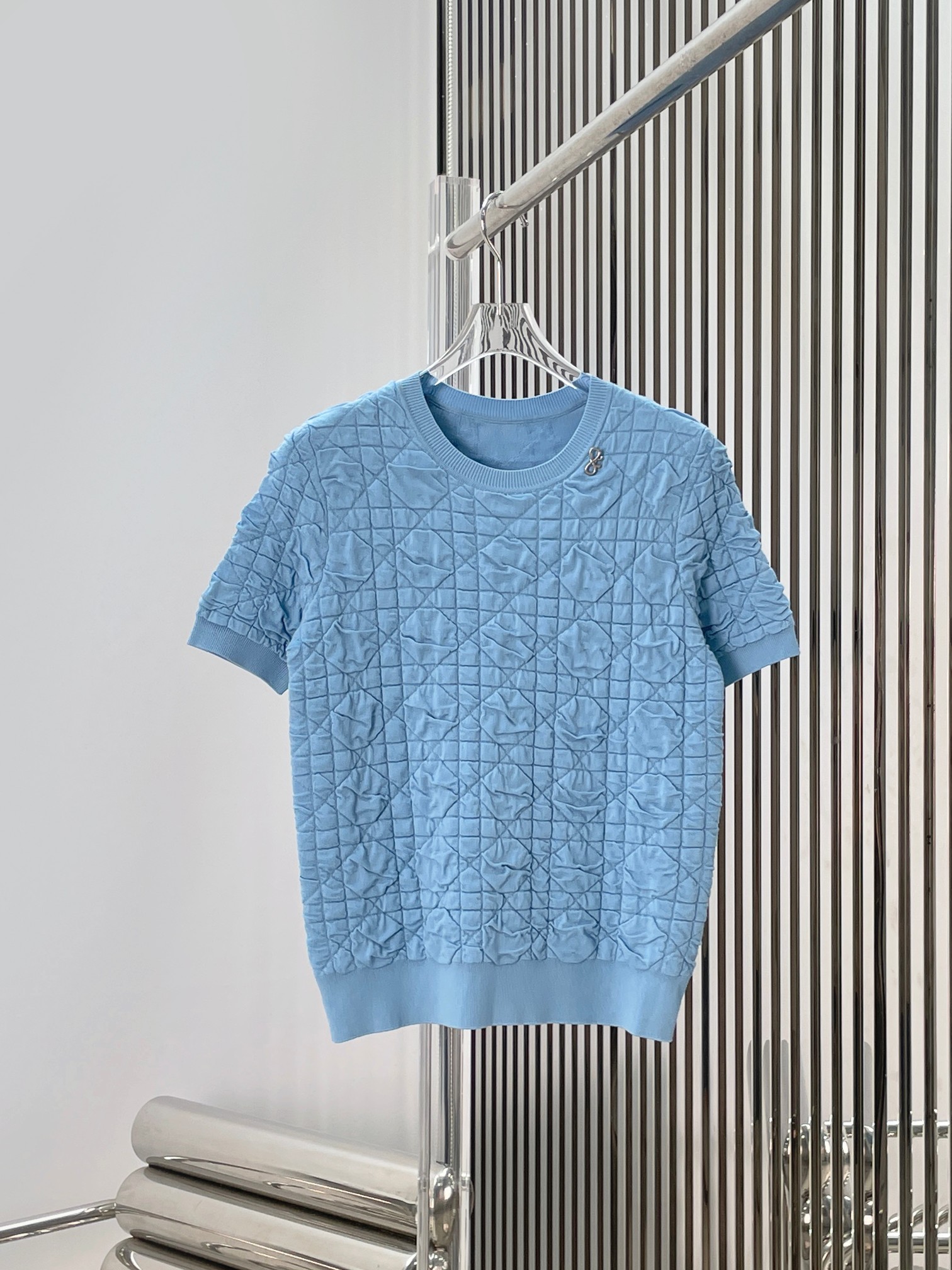 NO:893176,[Love] New style [Love]!  The latest D 26NEW bow decorated cannage pattern round neck short-sleeved top. Size SML.,,T-shirt,19860909[爱心]新款[爱心]！最新D 26NEW 蝴蝶结装饰藤格纹圆领短袖上衣.尺码SML.,,T-shirt,,Women's clothing