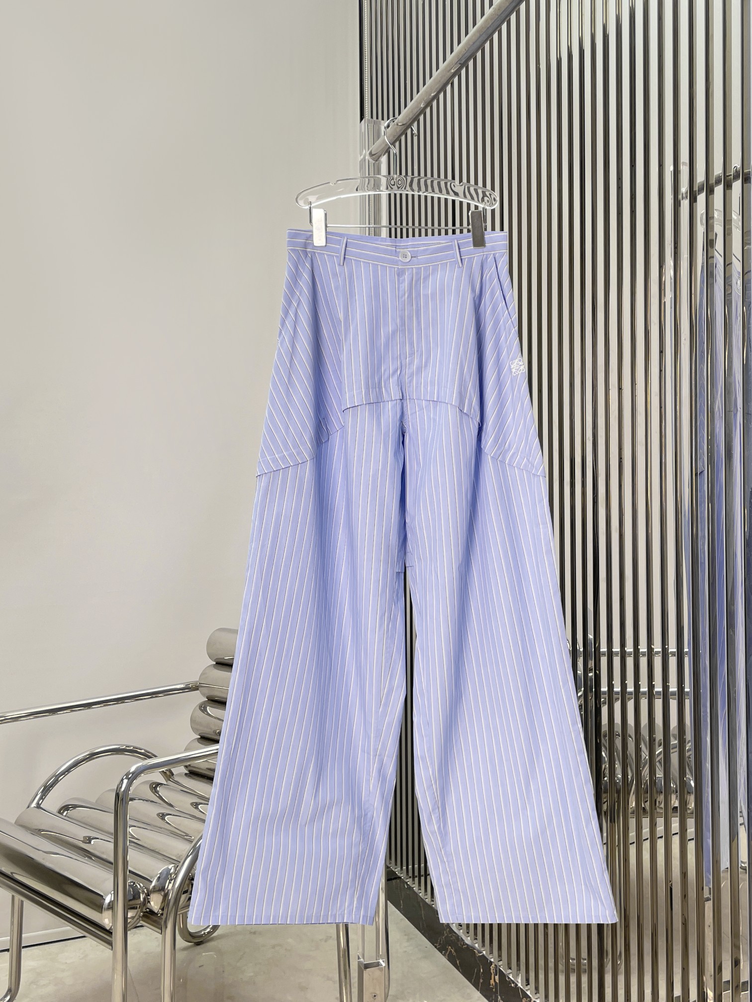 NO:908676,[Love] New style [Love]!  The latest LOE 26NEW lapel embroidered striped strap shirt and trousers two-piece set, shirt + trousers. Size XS SML.,,loewe,shirts,19860909[爱心]新款[爱心]！最新 LOE 26NEW 翻领刺绣条纹绑带衬衫长裤两件套,衬衫+长裤.尺码XS SML.,,loewe,shirts,,Women's clothing