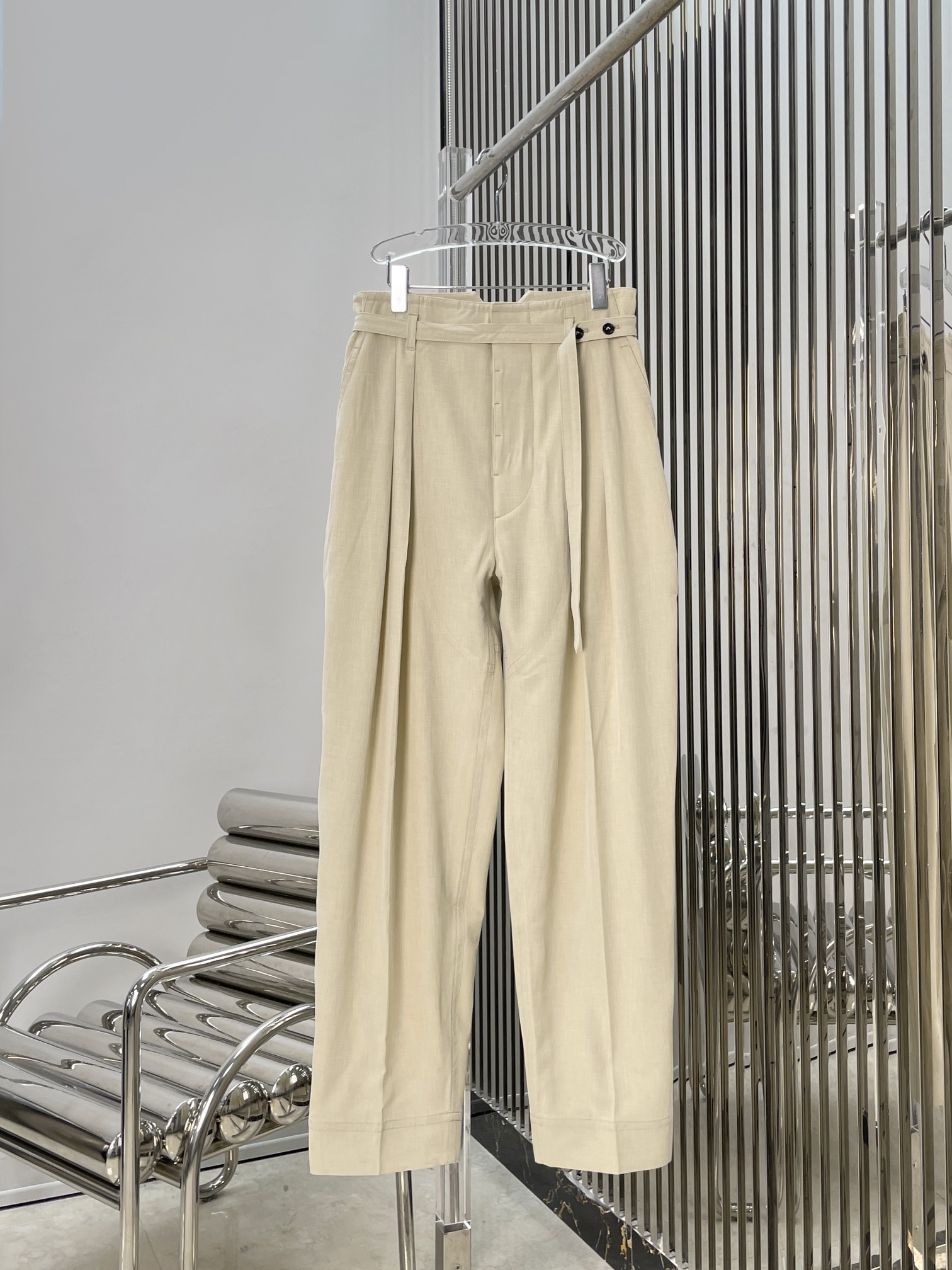 NO:893183,[Love] New style [Love]!  The latest BV 26NEW buttoned belt design casual trousers. Size XS SML.,,bottega veneta,19860909[爱心]新款[爱心]！最新BV 26NEW 排扣腰带设计感休闲长裤.尺码XS SML.,,bottega veneta,,Women's clothing
