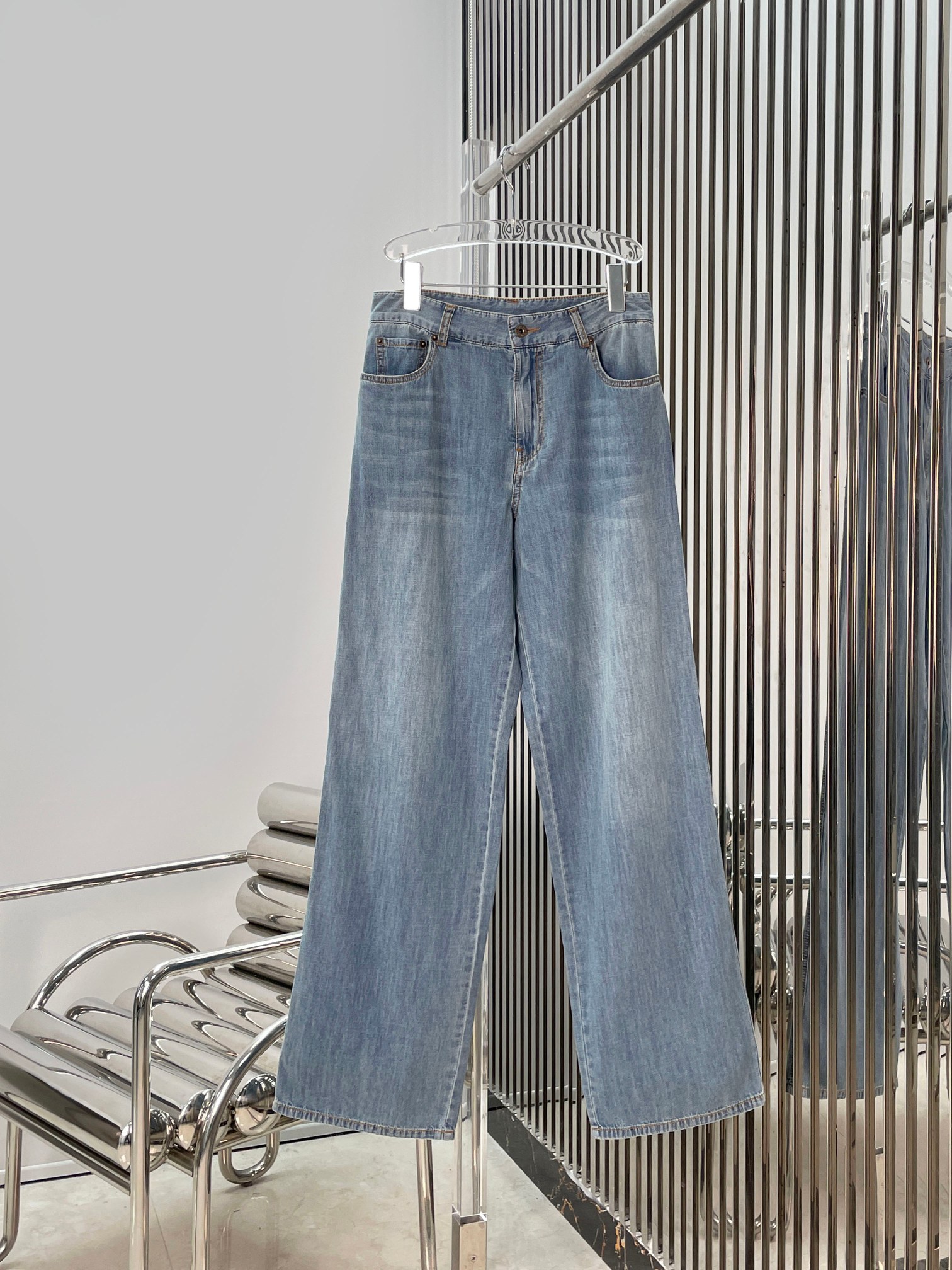 NO:893449,[Love] New style [Love]! The latest MIU 26NEW thin high-waisted wide-leg jeans with back pocket embroidery. Size XS SML.,,miumiu,jeans,19860909[爱心]新款[爱心]!最新MIU 26NEW 后袋刺绣薄款高腰阔腿牛仔裤.尺码XS SML.,,miumiu,jeans,,Women's clothing