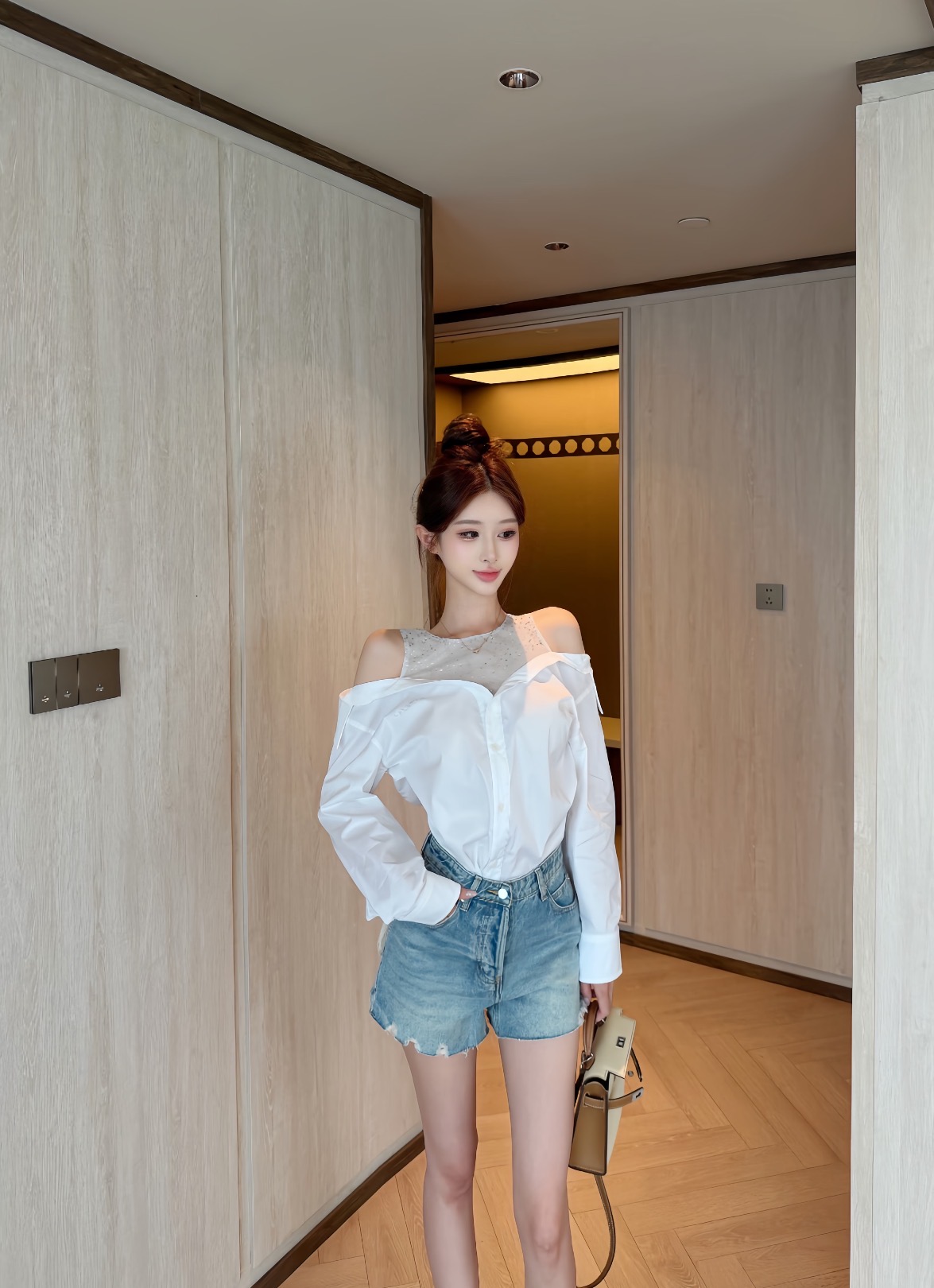 NO:908693,[Love] New style [Love]! The latest AW 26NEW washed raw edge distressed denim shorts. Size XS SML.,,shorts,19860909[爱心]新款[爱心]!最新AW 26NEW 水洗毛边做旧牛仔短裤.尺码XS SML.,,shorts,,Women's clothing