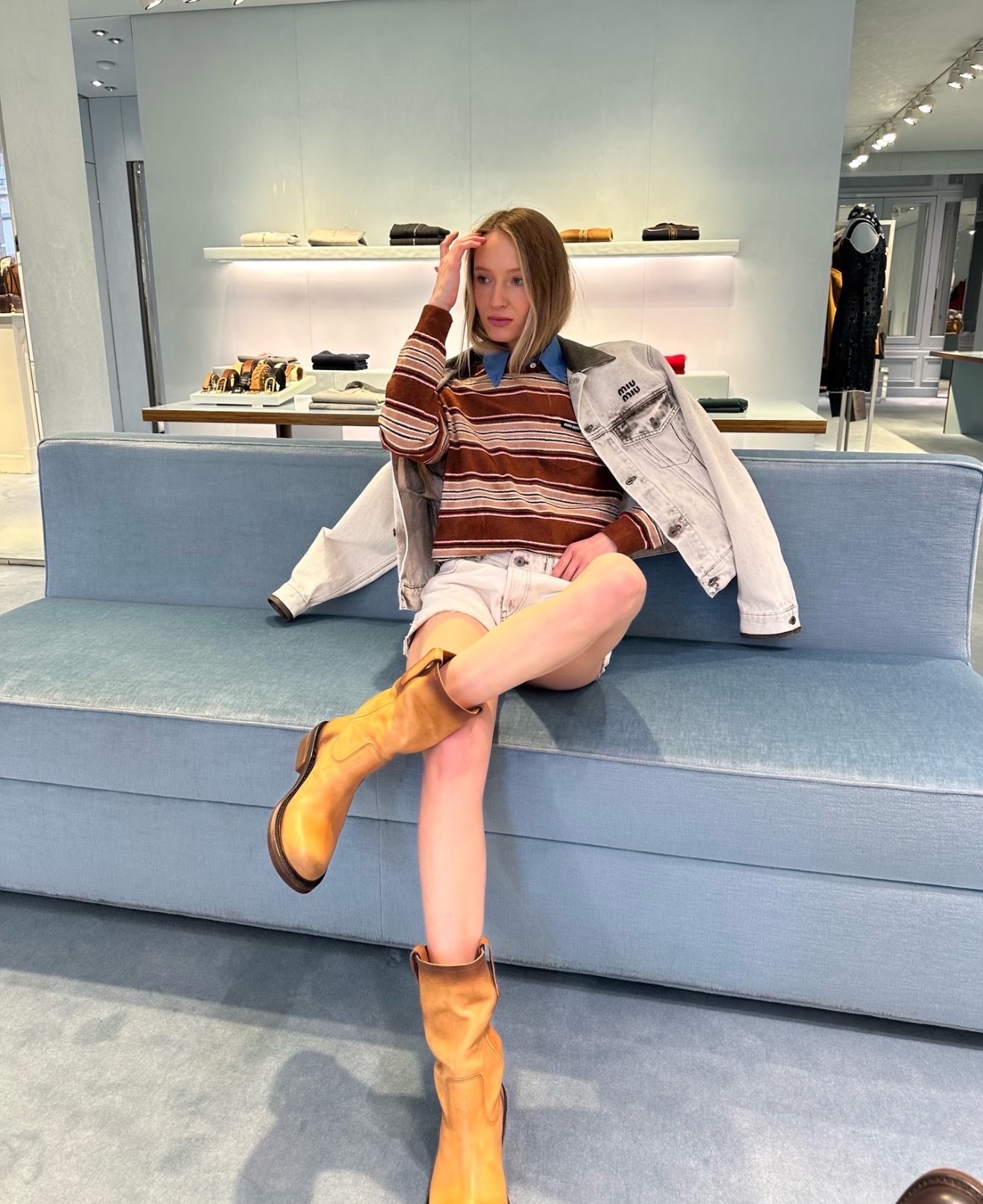NO:908671,[Love] New style [Love]! The latest MIU 26NEW leather logo raw edge distressed denim shorts. Size XS SML.,,miumiu,shorts,19860909[爱心]新款[爱心]!最新MIU 26NEW 皮革徽标毛边做旧牛仔短裤.尺码XS SML.,,miumiu,shorts,,Women's clothing
