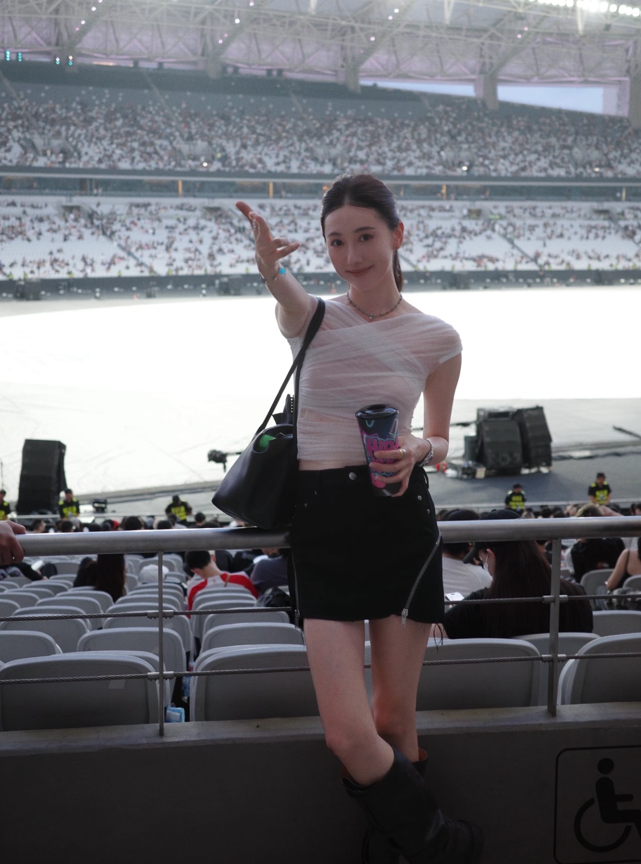 NO:909968,[Love] New style [Love]!  The latest RICK 26NEW furry edge curved zipper wool skirt. Size XS SML.,,skirts,19860909[爱心]新款[爱心]！最新RICK 26NEW 毛须边弧形拉链羊毛半裙.尺码XS SML.,,skirts,,Women's clothing