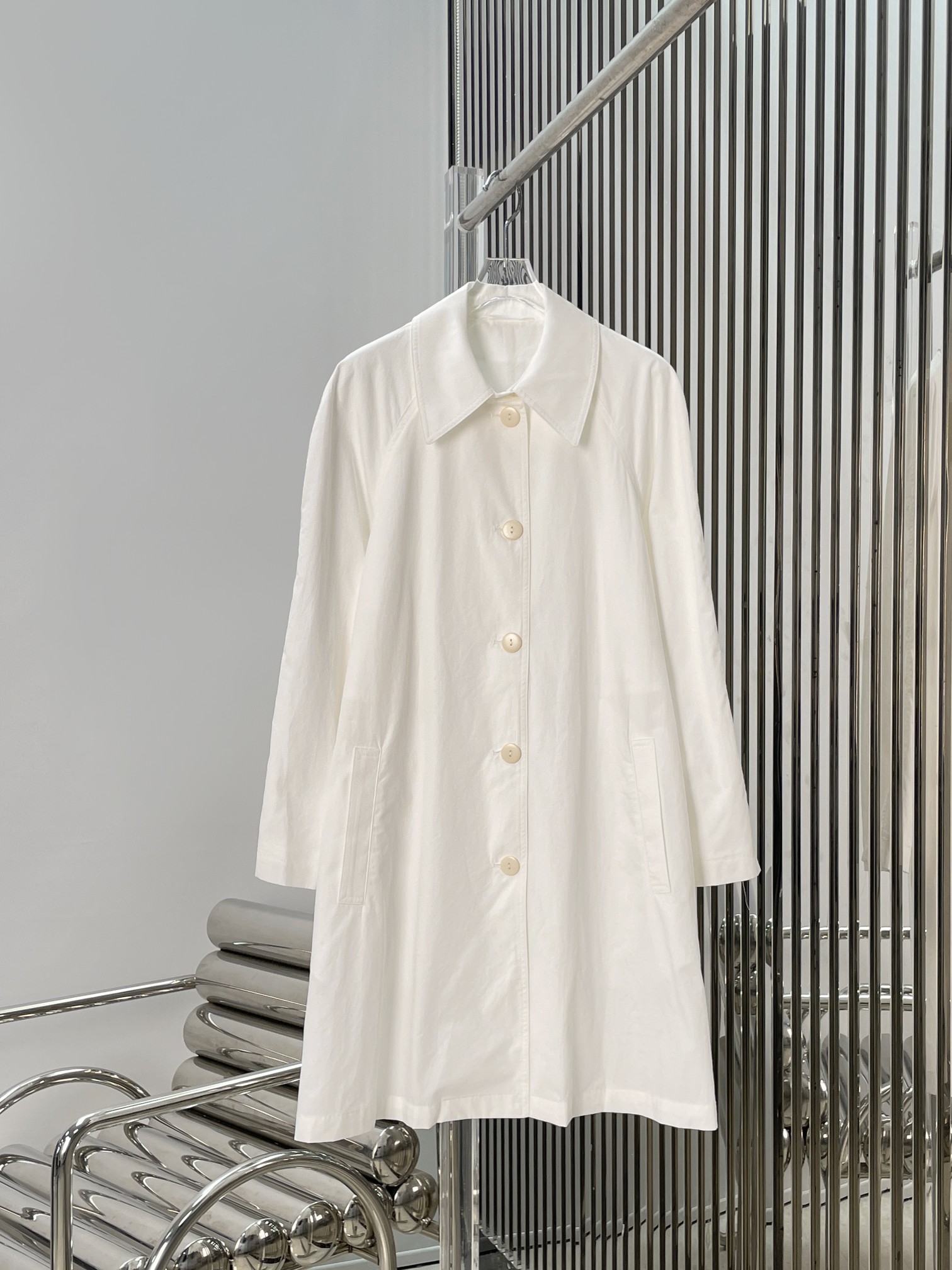 NO:909336,Original order of women's clothing with packaging [love] new style [love]!  The latest THE ROW 26NEW minimalist loose single-breasted windbreaker jacket. Size XS SML.,,jackets & coats,19860909原单狠货女装 配包装[爱心]新款[爱心]！最新THE ROW 26NEW 极简宽松单排扣风衣外套.尺码XS SML.,,jackets & coats,,Women's clothing