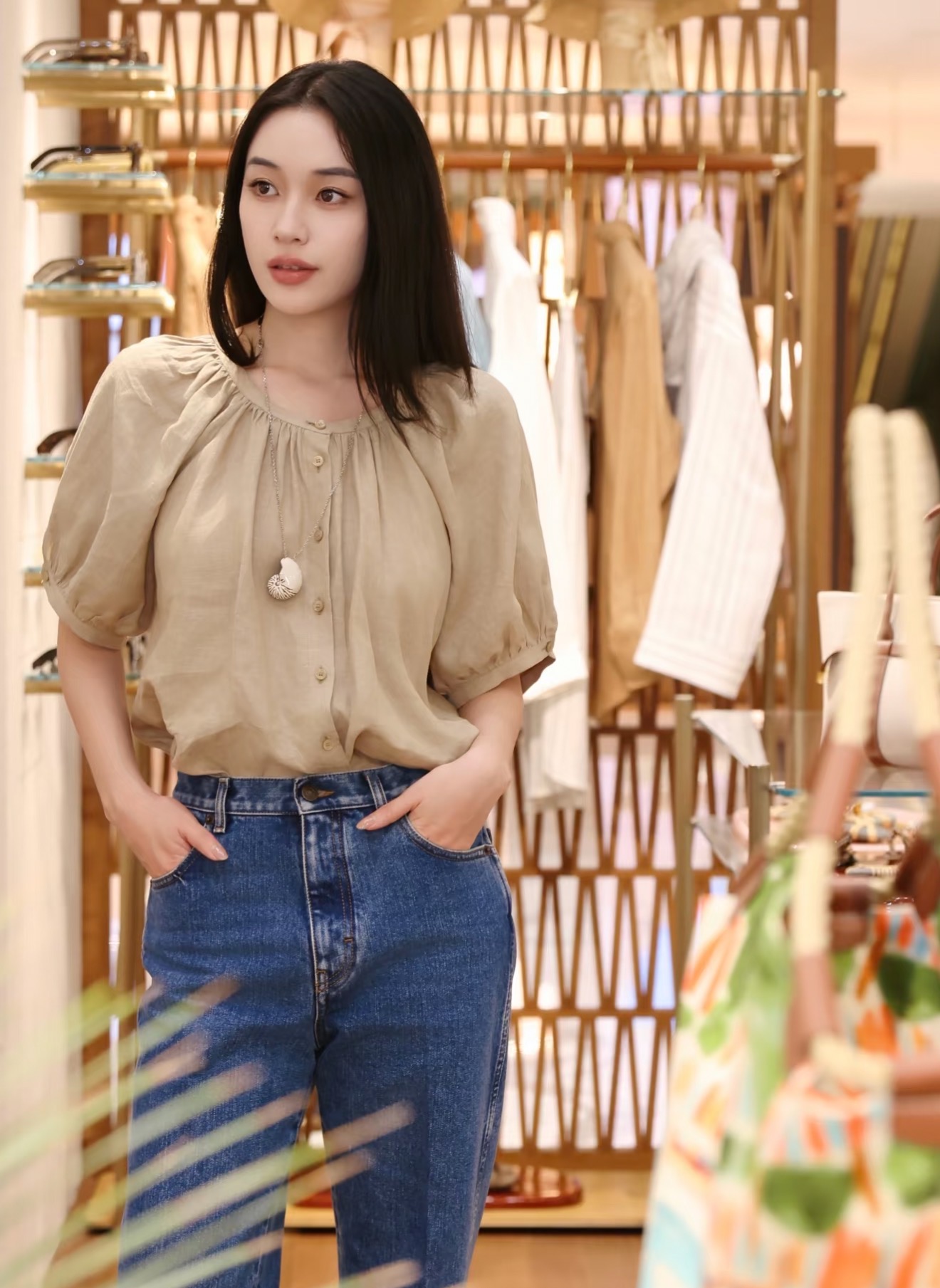 NO:910582,[Love] New style [Love]!  The latest LP 26NEW linen puff sleeve round neck single breasted top. Color white, linen. Size: XS SML.,,loro piana,19860909[爱心]新款[爱心]！最新LP 26NEW 亚麻泡泡袖圆领单排扣上衣.颜色白、麻米.尺码:XS SML.,,loro piana,,Women's clothing