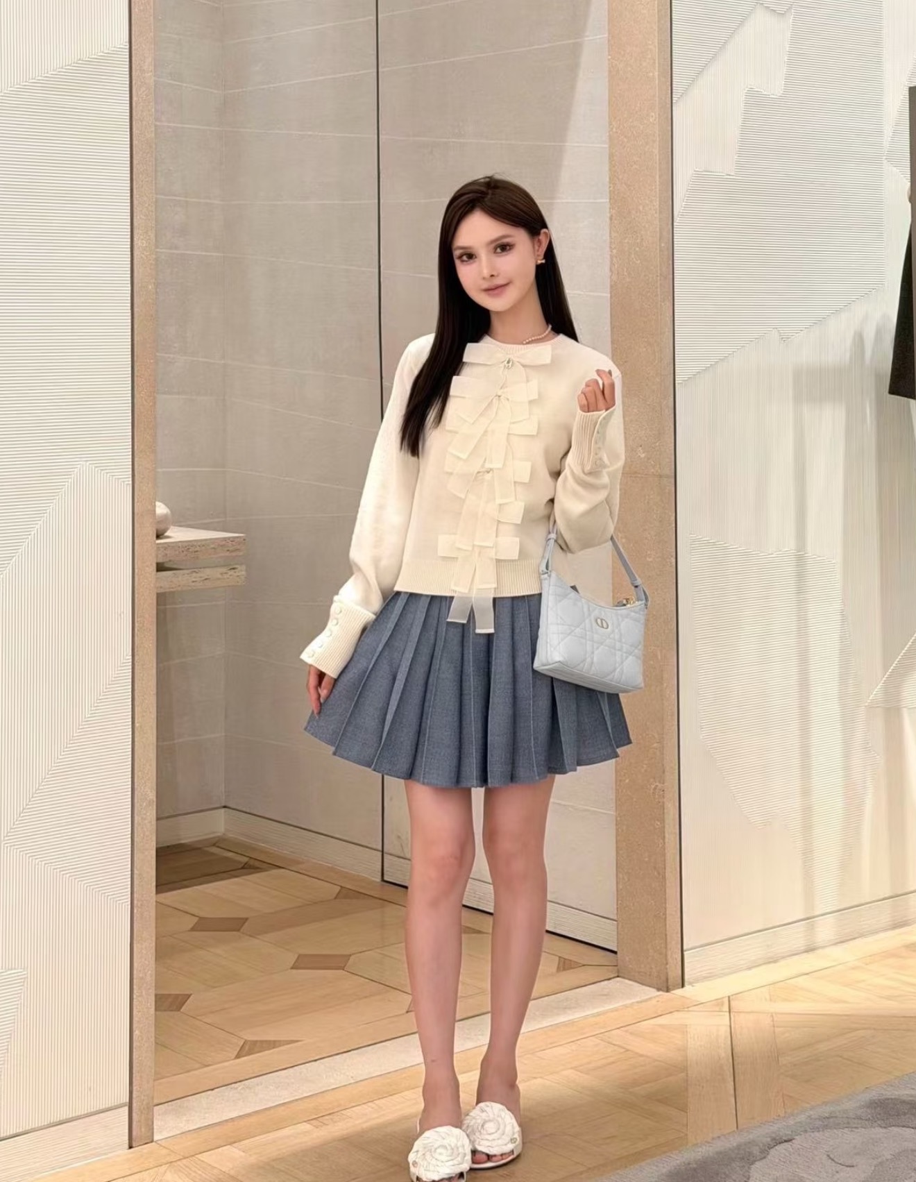 NO:910602,[Love] New style [Love]!  The latest D 26NEW elegant round neck top with three-dimensional bow decoration. Size SML.,,19860909[爱心]新款[爱心]！最新D 26NEW 蝴蝶结立体装饰气质圆领上衣.尺码SML.,,,Women's clothing