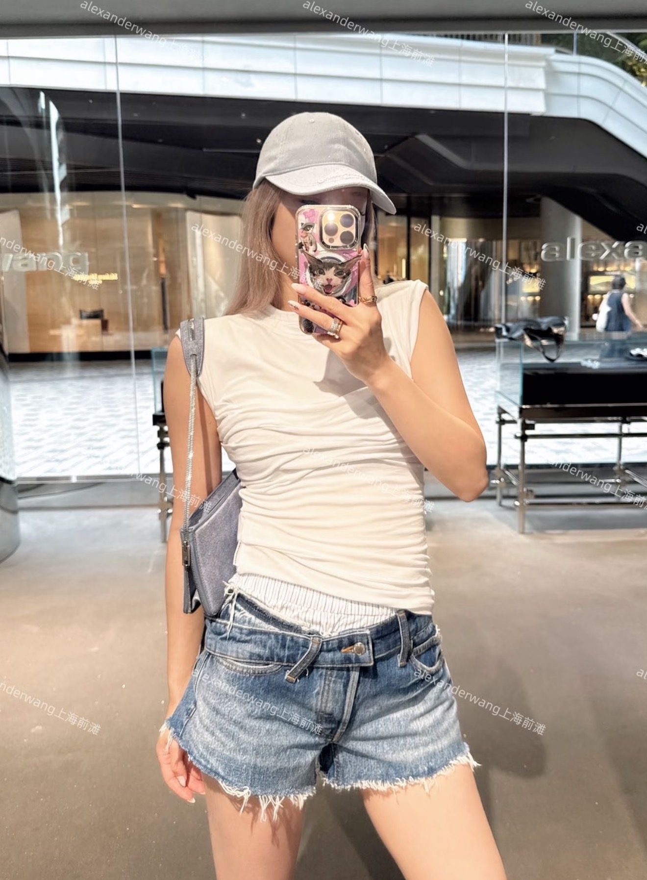 NO:910632,[Love] New style [Love]! The latest AW 26NEW double waisted fringe denim shorts. Size XS SML.,,shorts,19860909[爱心]新款[爱心]!最新AW 26NEW 双腰头拼接毛须边牛仔短裤.尺码XS SML.,,shorts,,Women's clothing