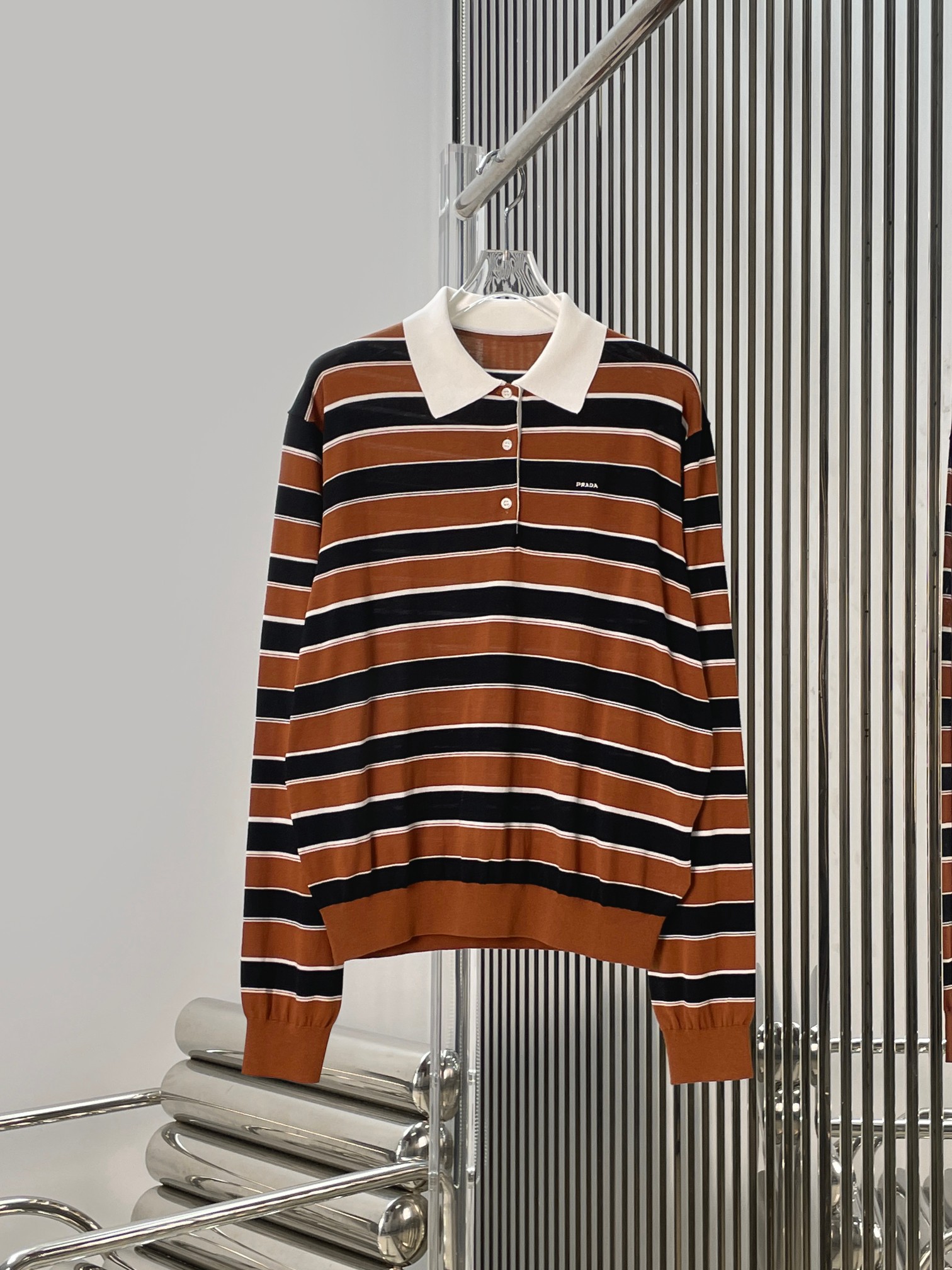 NO:921884,[Love] New style [Love]!  The latest PR 26NEW letter embroidered color block striped long-sleeved polo shirt. Size SML.,,19860909[爱心]新款[爱心]！最新PR 26NEW 字母刺绣拼色条纹长袖polo衫.尺码SML.,,,Women's clothing