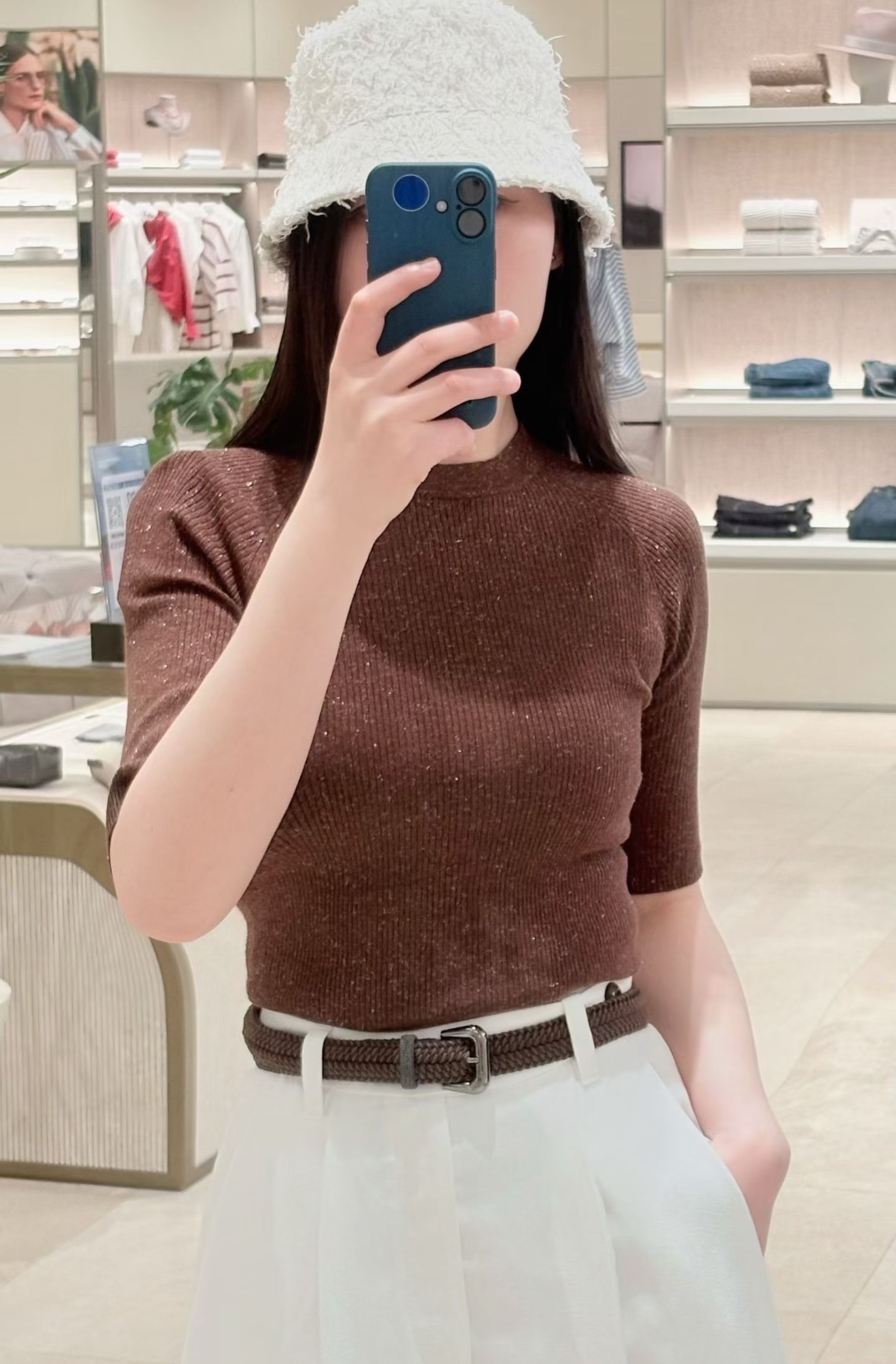 NO:931322,[Love] New style [Love]!  The latest BC 26NEW sparkling gold and silver wool top. Size SML.,,19860909[爱心]新款[爱心]！最新BC 26NEW 闪烁金银丝气质羊毛上衣.尺码SML.,,,Women's clothing