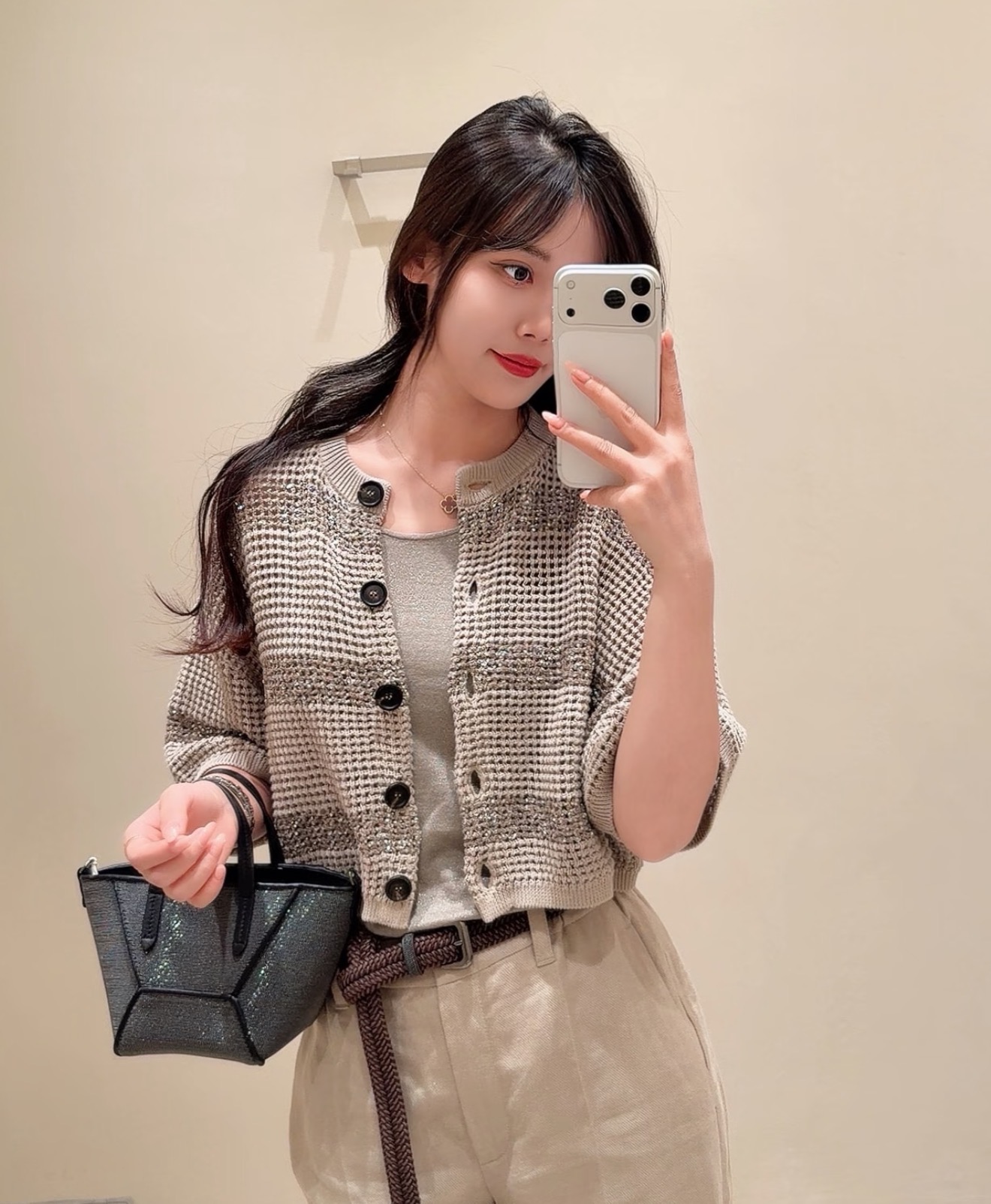 NO:924117,[Love] New style [Love]!  The latest BC 26NEW sequined hollow mesh short-sleeved knitted cardigan. Size SML.,,T-shirt,19860909[爱心]新款[爱心]！最新BC 26NEW 亮片镂空网眼短袖针织开衫.尺码SML.,,T-shirt,,Women's clothing