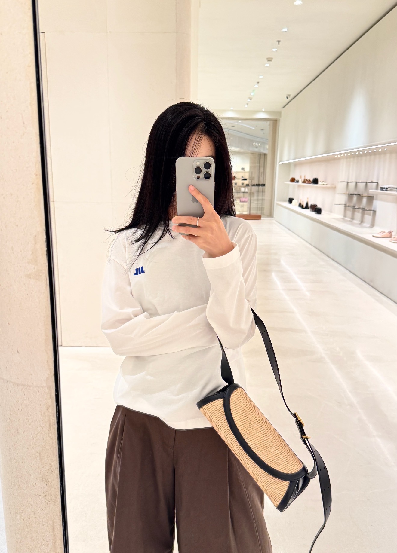 NO:931285,[Love] New style [Love]!  The latest JIL 26NEW embroidered logo round neck long-sleeved T-shirt top. Size: XS SML.,,jil sander,tees,t-shirt,19860909[爱心]新款[爱心]！最新JIL 26NEW 刺绣logo圆领长袖T恤上衣.尺码:XS SML.,,jil sander,tees，t-shirt,,Women's clothing