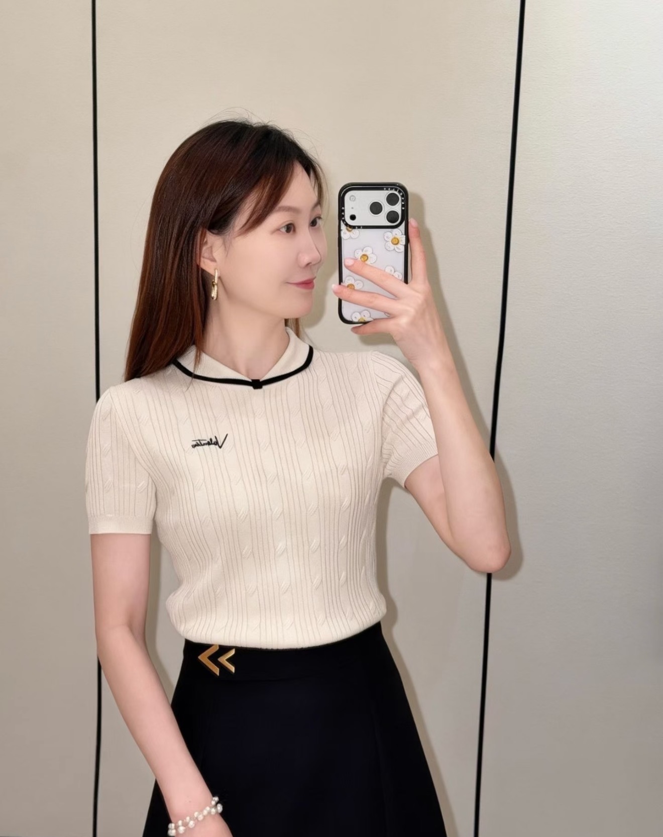 NO:932472,[Love] New style [Love]!  The latest VA 26NEW letter embroidered doll collar knitted short-sleeved top. Size SML.,,T-shirt,19860909[爱心]新款[爱心]！最新VA 26NEW 字母刺绣娃娃领针织短袖上衣.尺码SML.,,T-shirt,,Women's clothing