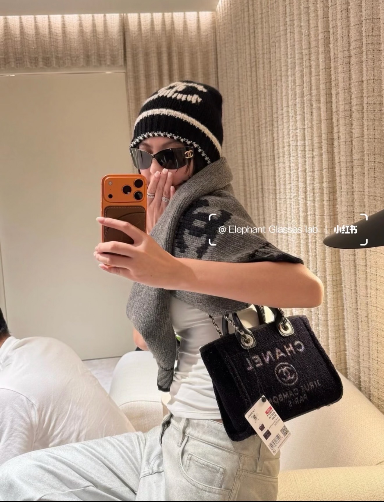 NO:944794,[Love] New style [Love]!  The latest CH 26NEW classic large logo color block knitted beanie. Color black, gray.,,hats,19860909[爱心]新款[爱心]！最新CH 26NEW 经典大logo拼色针织毛线帽.颜色黑、灰.,,hats,,Women's clothing