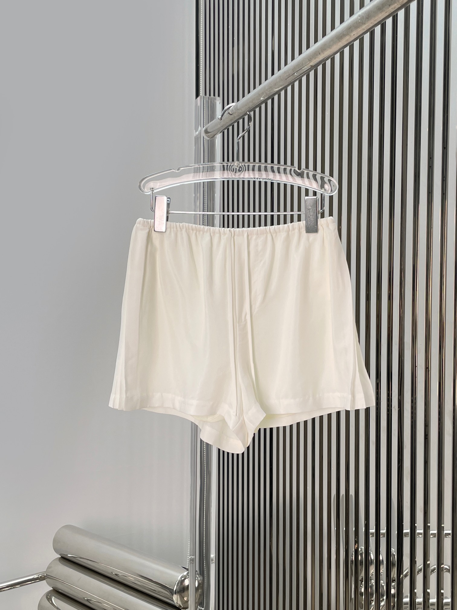 NO:944727,[Love] New style [Love]! The latest AW 26NEW pleated neckline drawstring hooded jacket shorts suit, jacket + shorts. Size XS SML.,, shorts, jackets & coats, hats,19860909[爱心]新款[爱心]!最新AW 26NEW 褶裥领口抽绳连帽外套短裤套装,外套+短裤.尺码XS SML.,,shorts,jackets & coats,hats,,Women's clothing