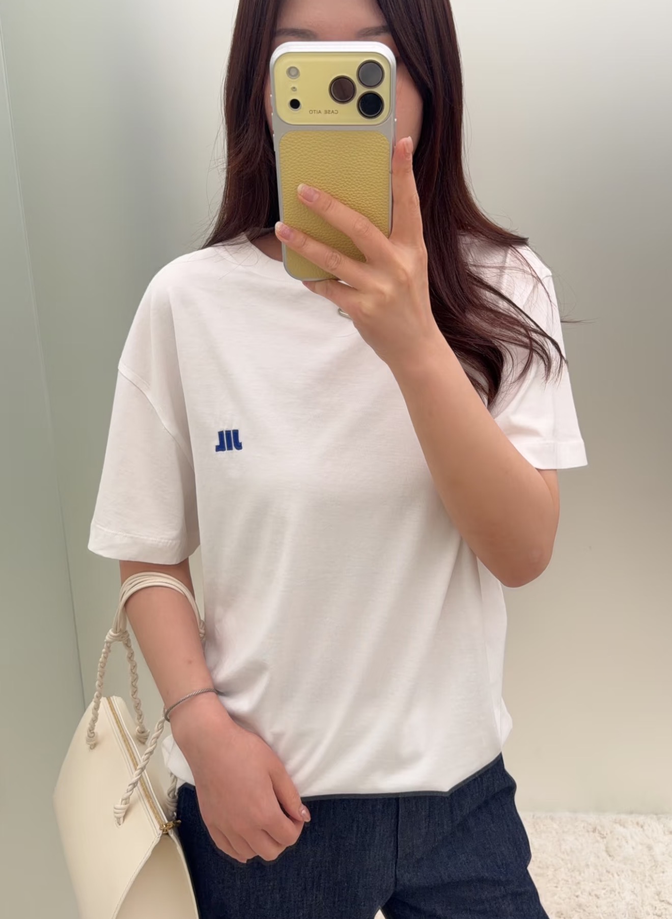 NO:946321,[Love] New style [Love]!  The latest JIL 26NEW simple embroidered round neck short-sleeved T-shirt top. Color black, white, gray. Size: XS SML.,,jil sander,T-shirt,tees,t-shirt,19860909[爱心]新款[爱心]！最新JIL 26NEW 简约刺绣圆领短袖T恤上衣.颜色黑、白、灰.尺码:XS SML.,,jil sander,T-shirt,tees，t-shirt,,Women's clothing