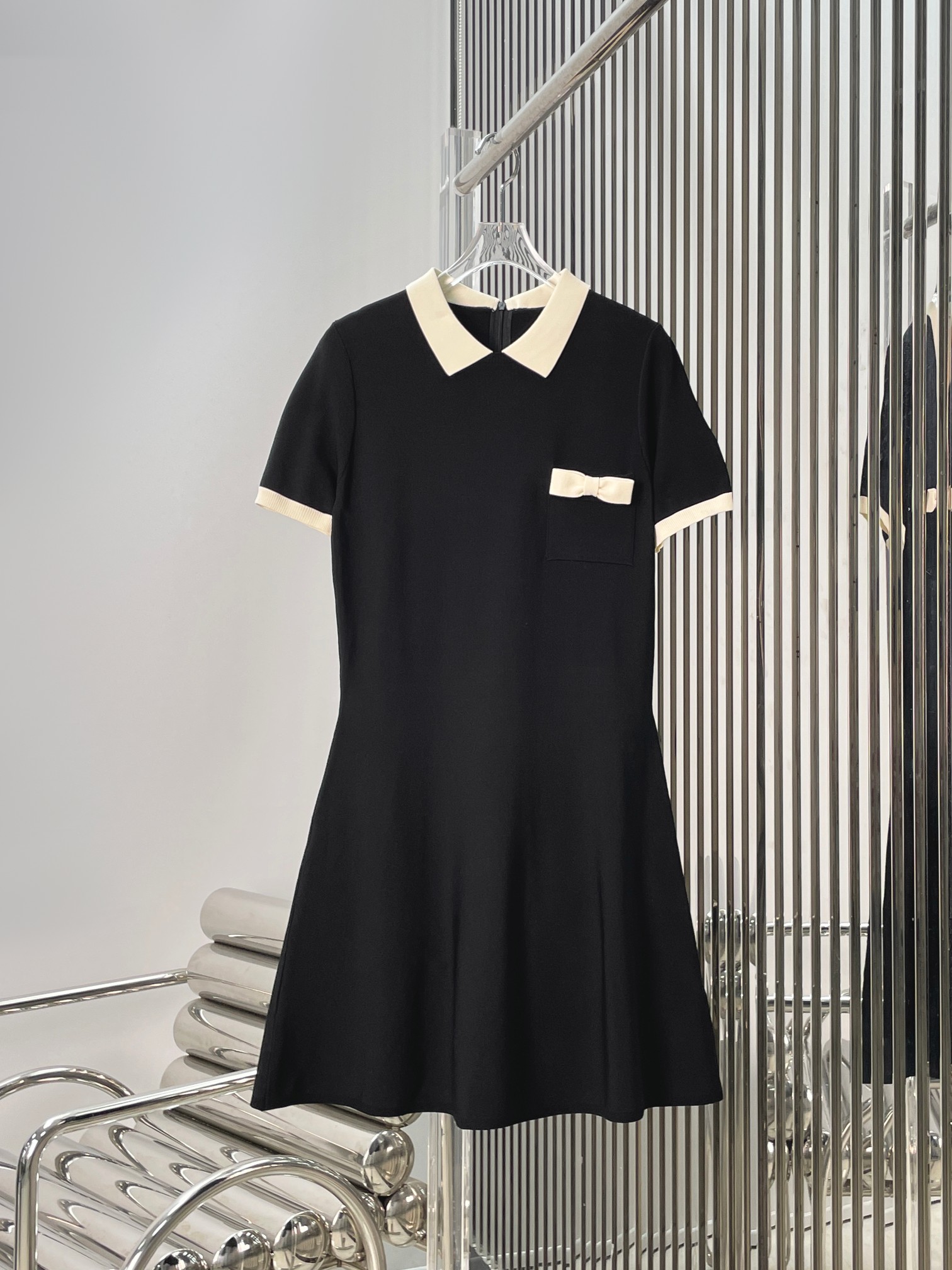 NO:949523,[Love] New style [Love]!  The latest VA 26NEW bow pocket lapel knitted short-sleeved dress. Size SML.l,,skirts,T-shirt,19860909[爱心]新款[爱心]！最新VA 26NEW 蝴蝶结口袋翻领针织短袖连衣裙.尺码SML.l,,skirts,T-shirt,,Women's clothing