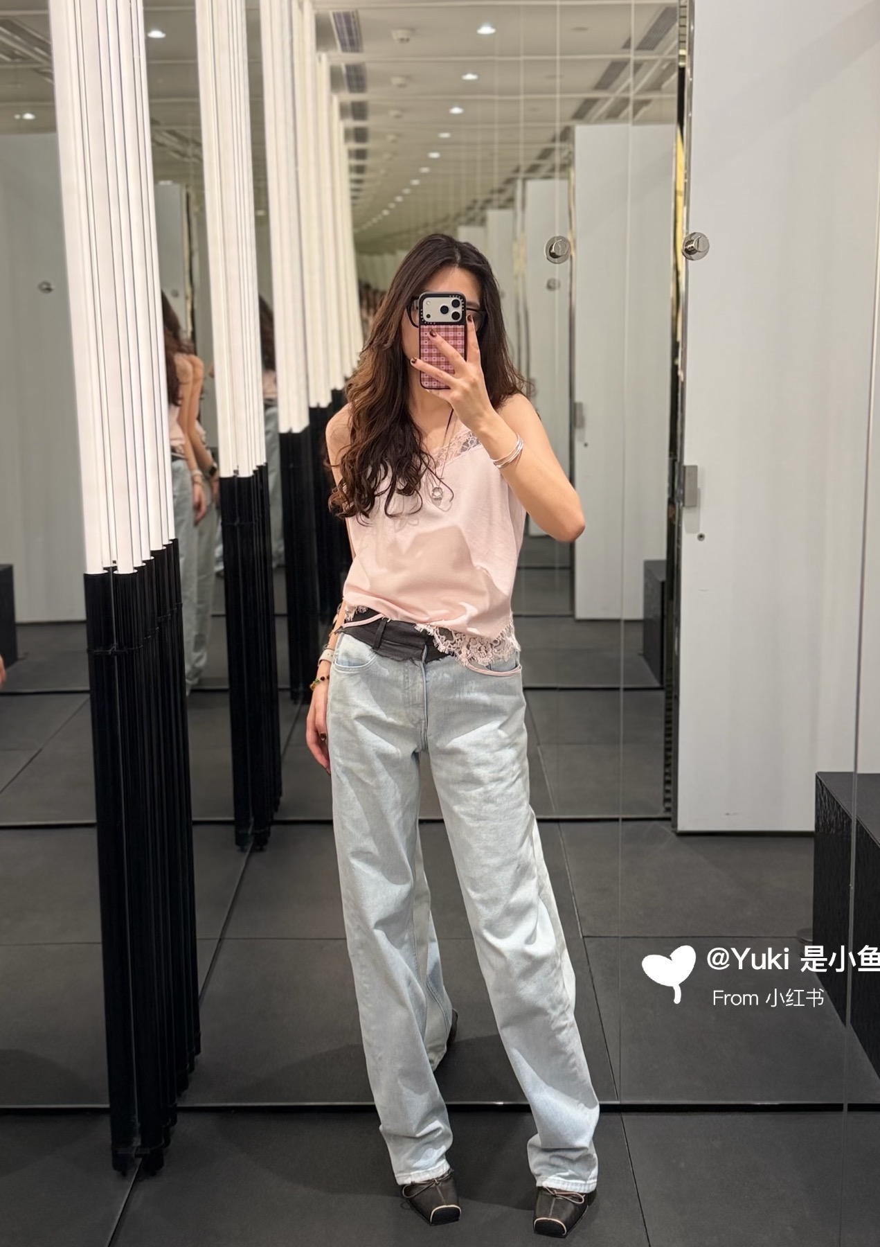NO:952560,[Love] New style [Love]! The latest MM6 26NEW spliced ​​waist raw edge straight denim trousers. Size: XS SML.,,masion margiela,19860909[爱心]新款[爱心]!最新MM6 26NEW 拼接腰头毛边直筒牛仔长裤.尺码:XS SML.,,masion margiela,,Women's clothing