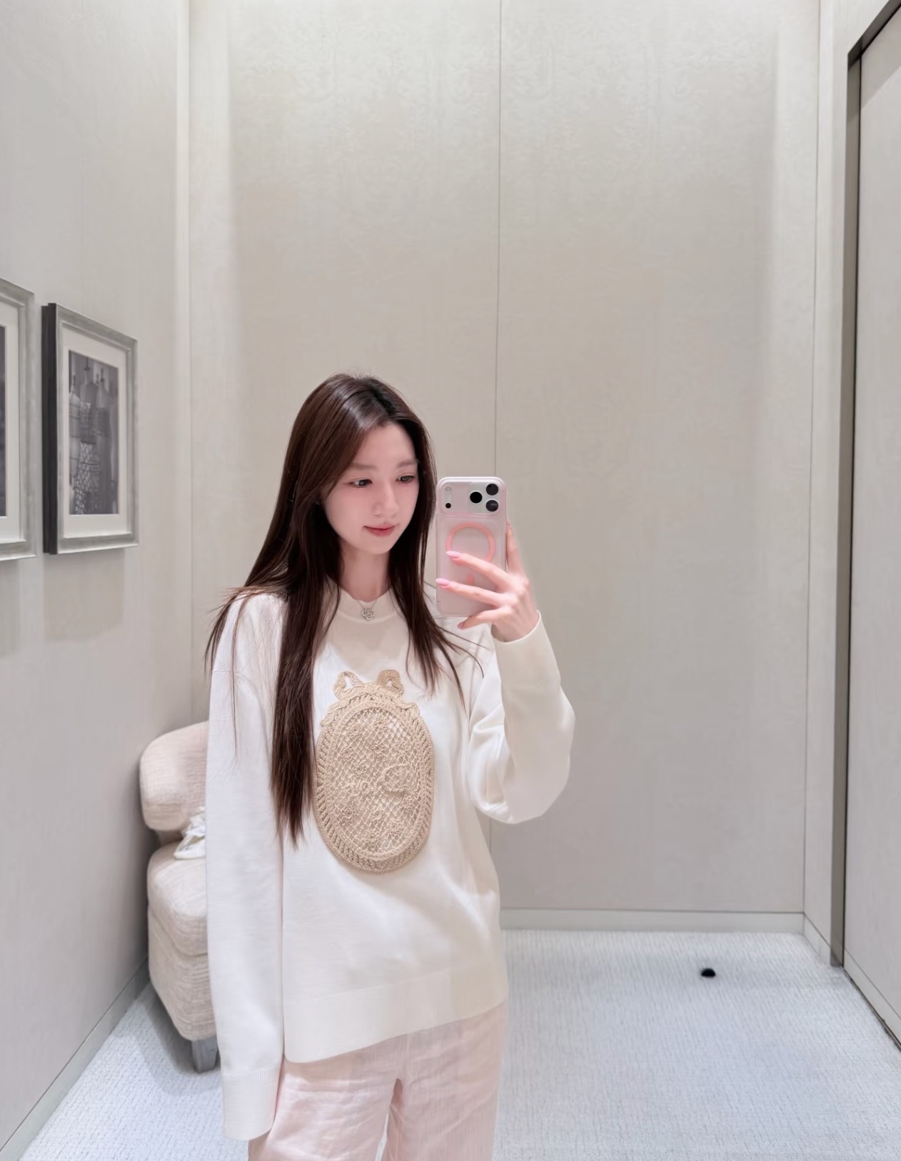 NO:957154,[Love] New style [Love]!  The latest D 26NEW bow lace hollow embroidery round neck long-sleeved top. Size SML.,,19860909[爱心]新款[爱心]！最新D 26NEW 蝴蝶结蕾丝镂空刺绣圆领长袖上衣.尺码SML.,,,Women's clothing