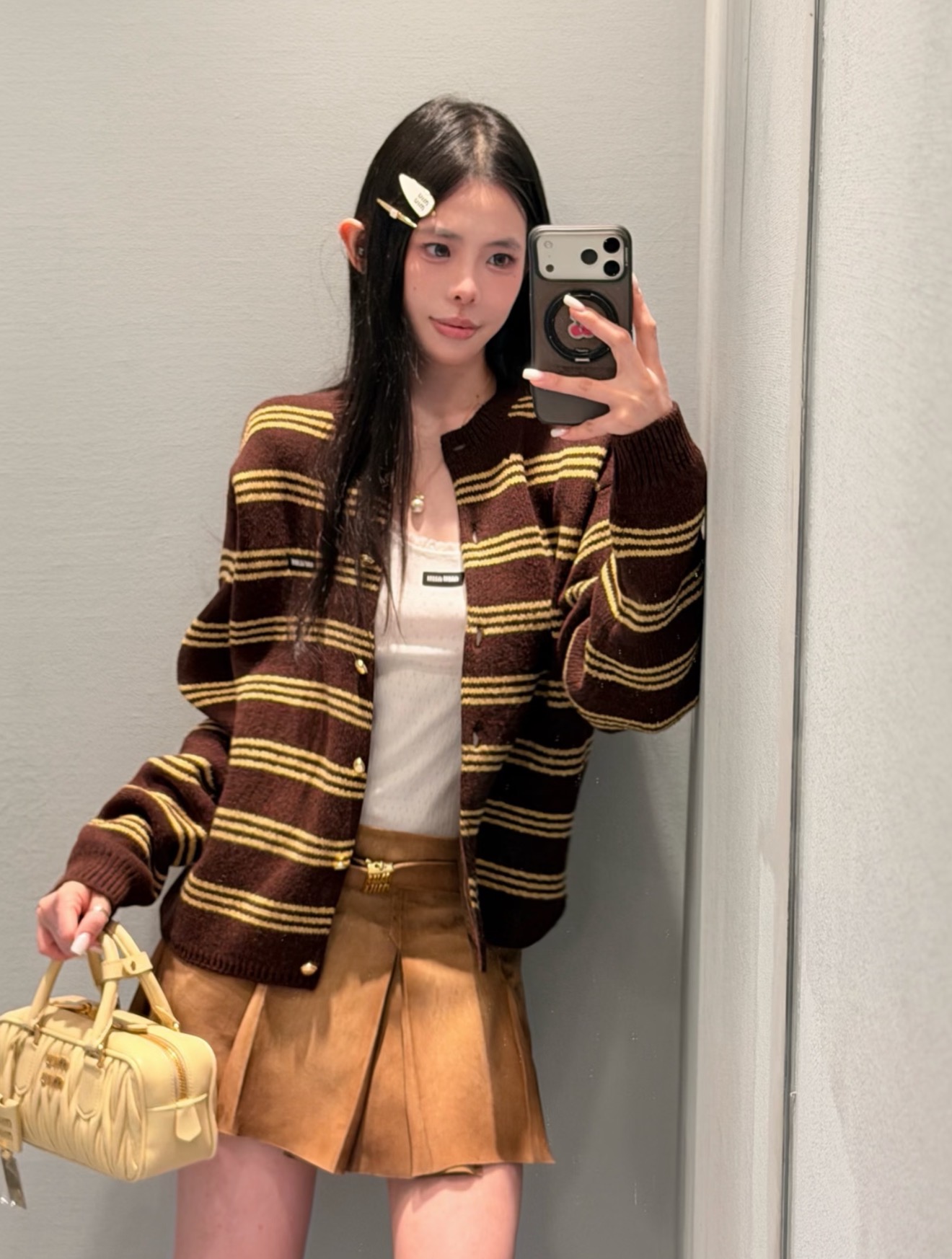 NO:955854,[Love] New style [Love]! The latest MIU 26NEW letter logo color block striped knitted cardigan top. Size SML.,,miumiu,19860909[爱心]新款[爱心]!最新MIU 26NEW 字母徽标拼色条纹针织开衫上衣.尺码SML.,,miumiu,,Women's clothing