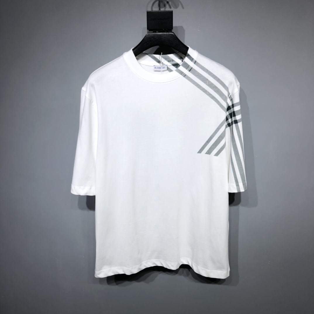 Burberry Abbigliamento T-Shirt Nero Verde Bianco Stampa Unisex Cotone pettinato Collezione Primavera/Estate Maniche corte