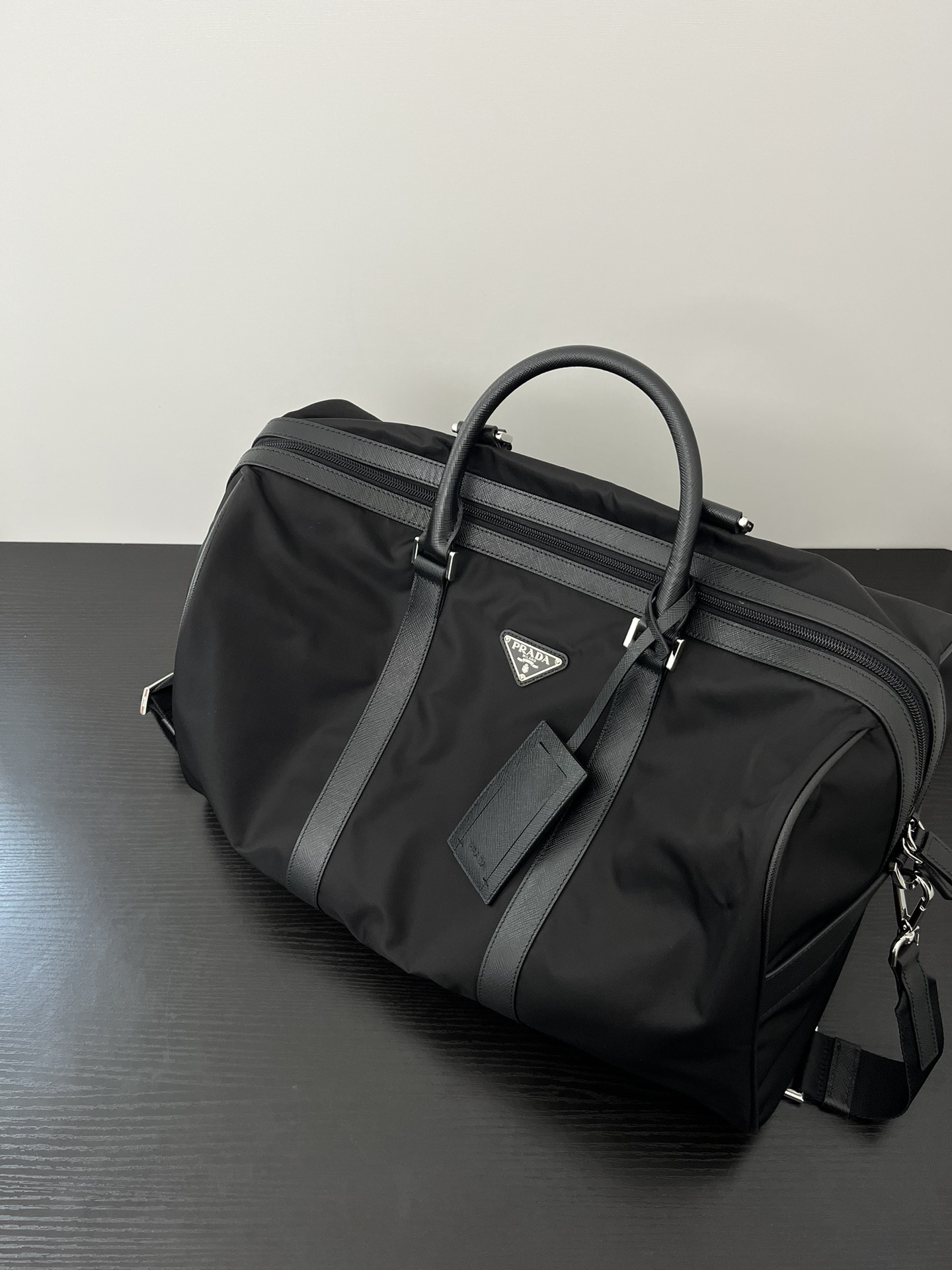 Prada Look directly at the picture to feel the feel of the fabric. I have said many times about the high-end feel. You cannot imitate the origina