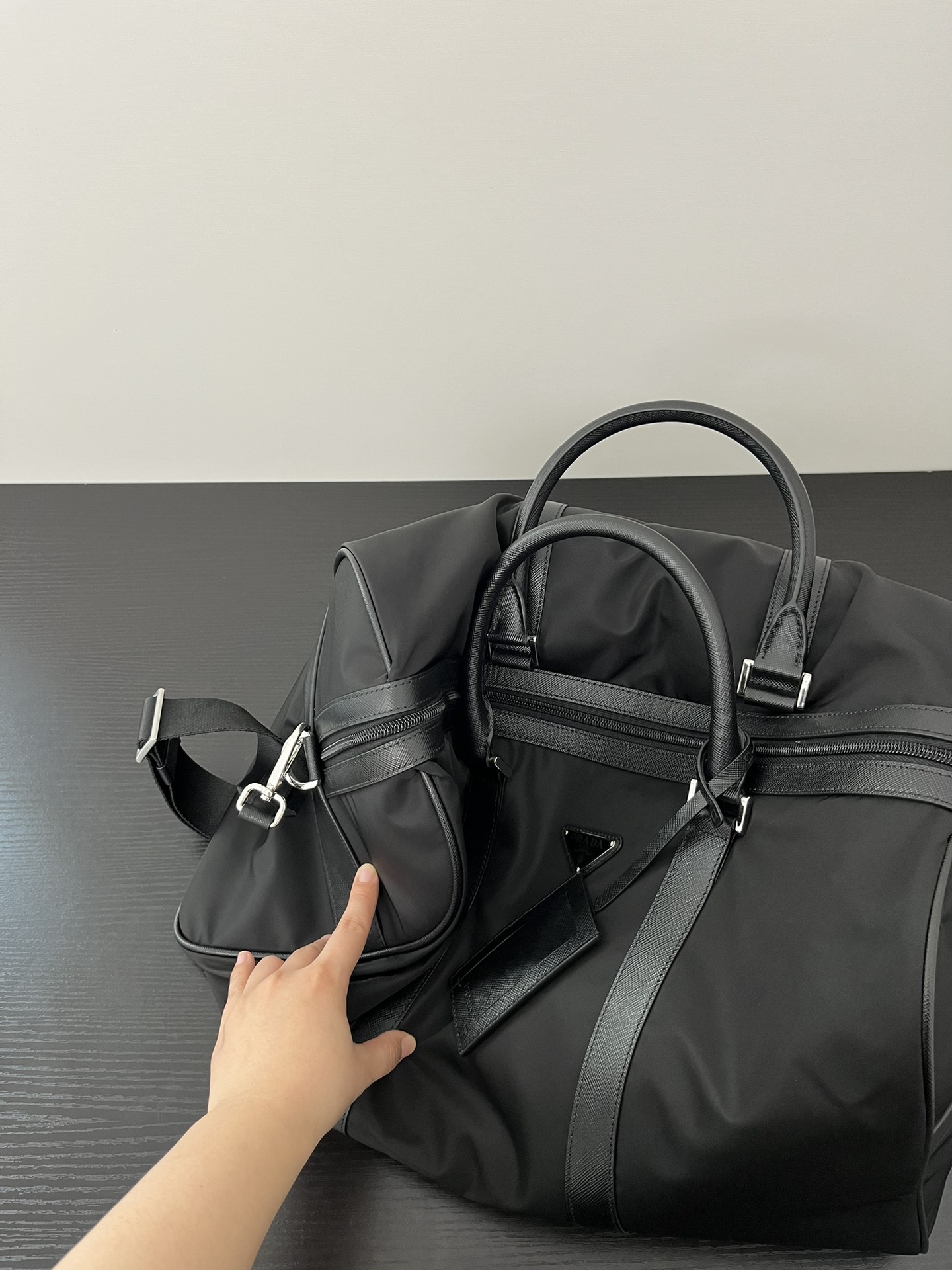 Prada Look directly at the picture to feel the feel of the fabric. I have said many times about the high-end feel. You cannot imitate the origina