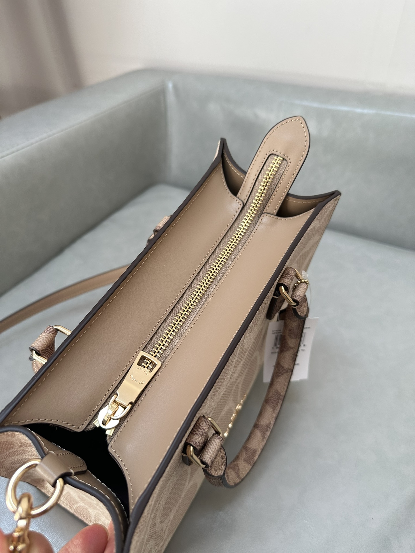 Coach ～纯原Coach蔻驰 CY676 Maggie系列 代购级最新款托特包 老花料搭配牛皮材质