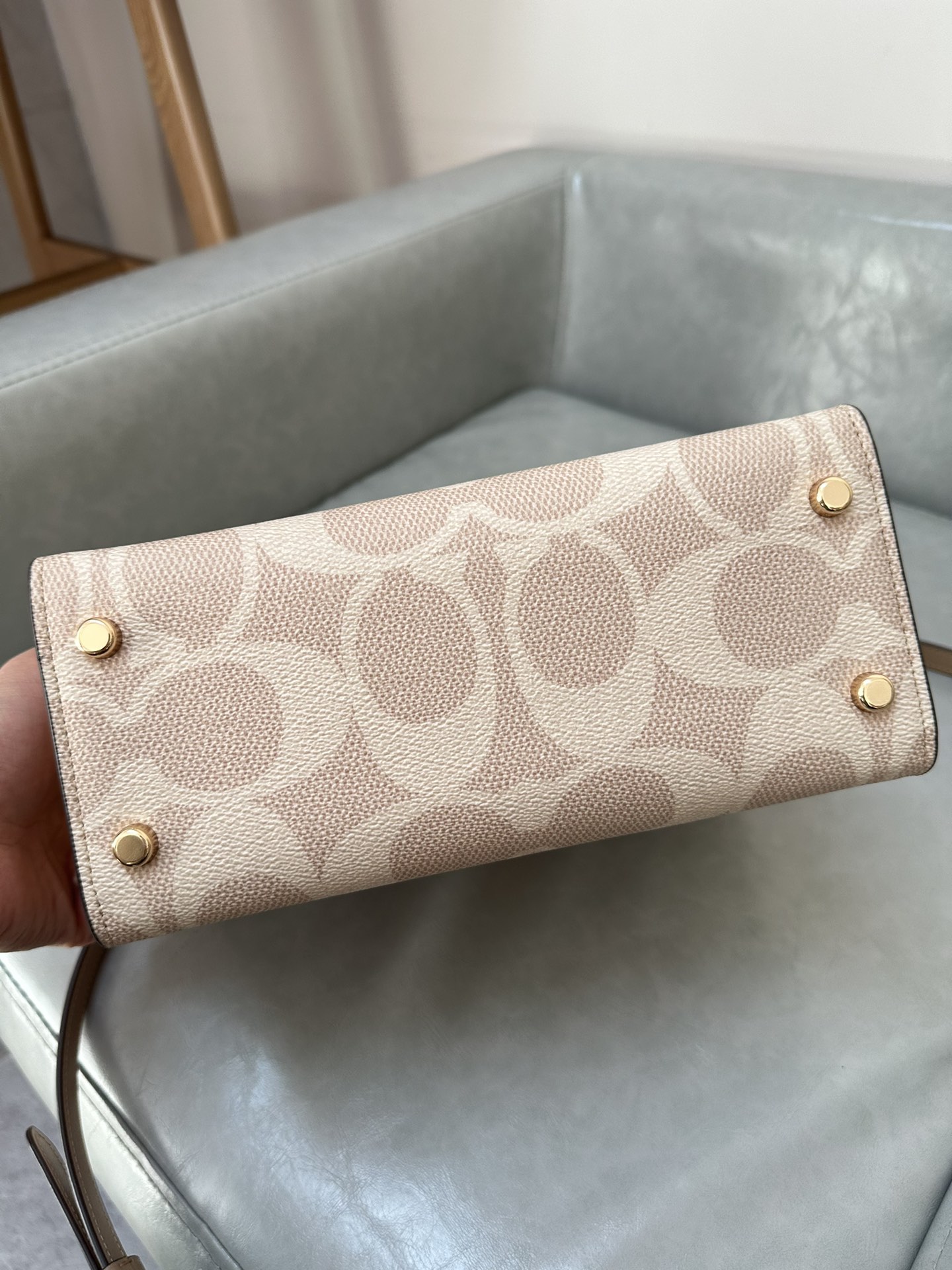 Coach ～纯原Coach蔻驰 CY676 Maggie系列 代购级最新款托特包 老花料搭配牛皮材质