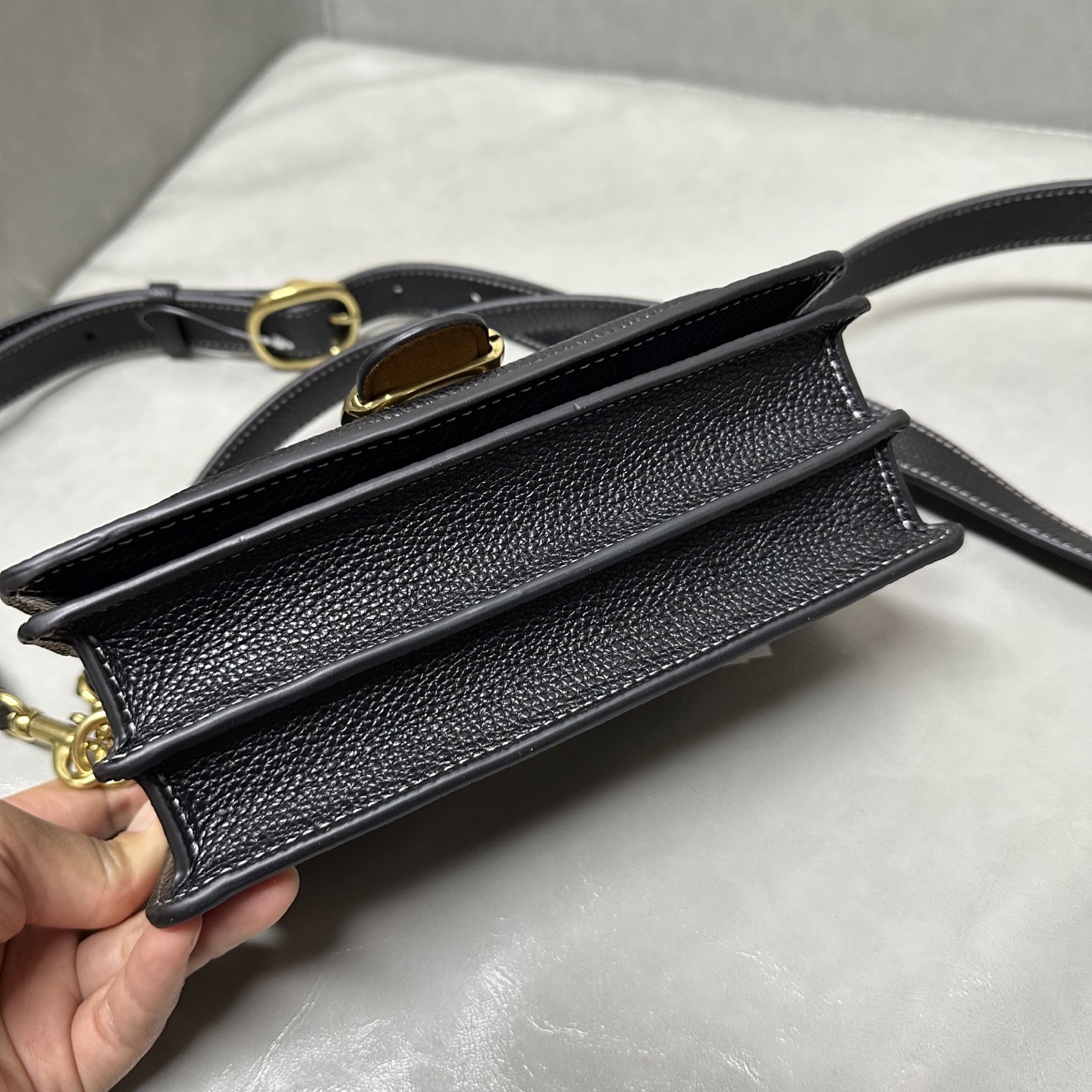 Coach 纯 Coach蔻驰 CM546 tabby20系列风琴新酒神包腋下单肩包 头层牛皮材质