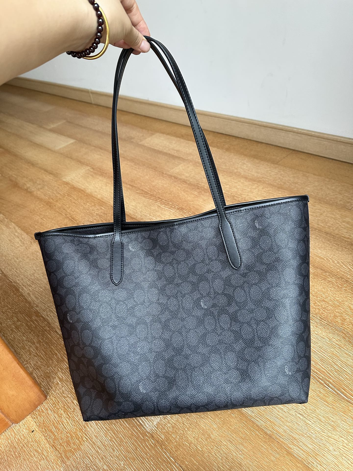 Coach 纯 Coach蔻驰 CV976 City33系列最新奥莱款购物袋托特包