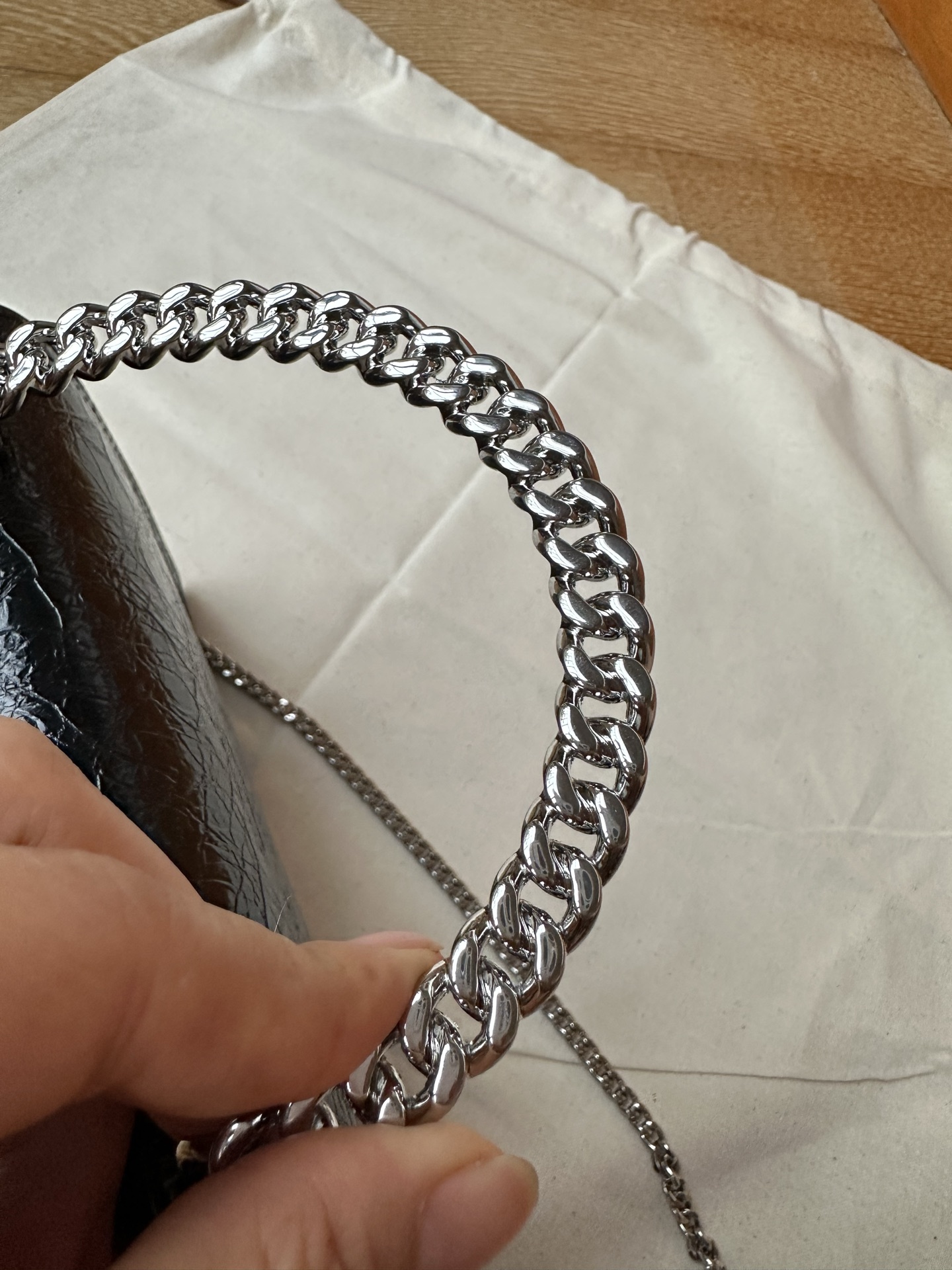 Tory Burch 516 油蜡皮 Tory burch新品mini kira油腊皮链条包 Kira 系列新出这款链条包