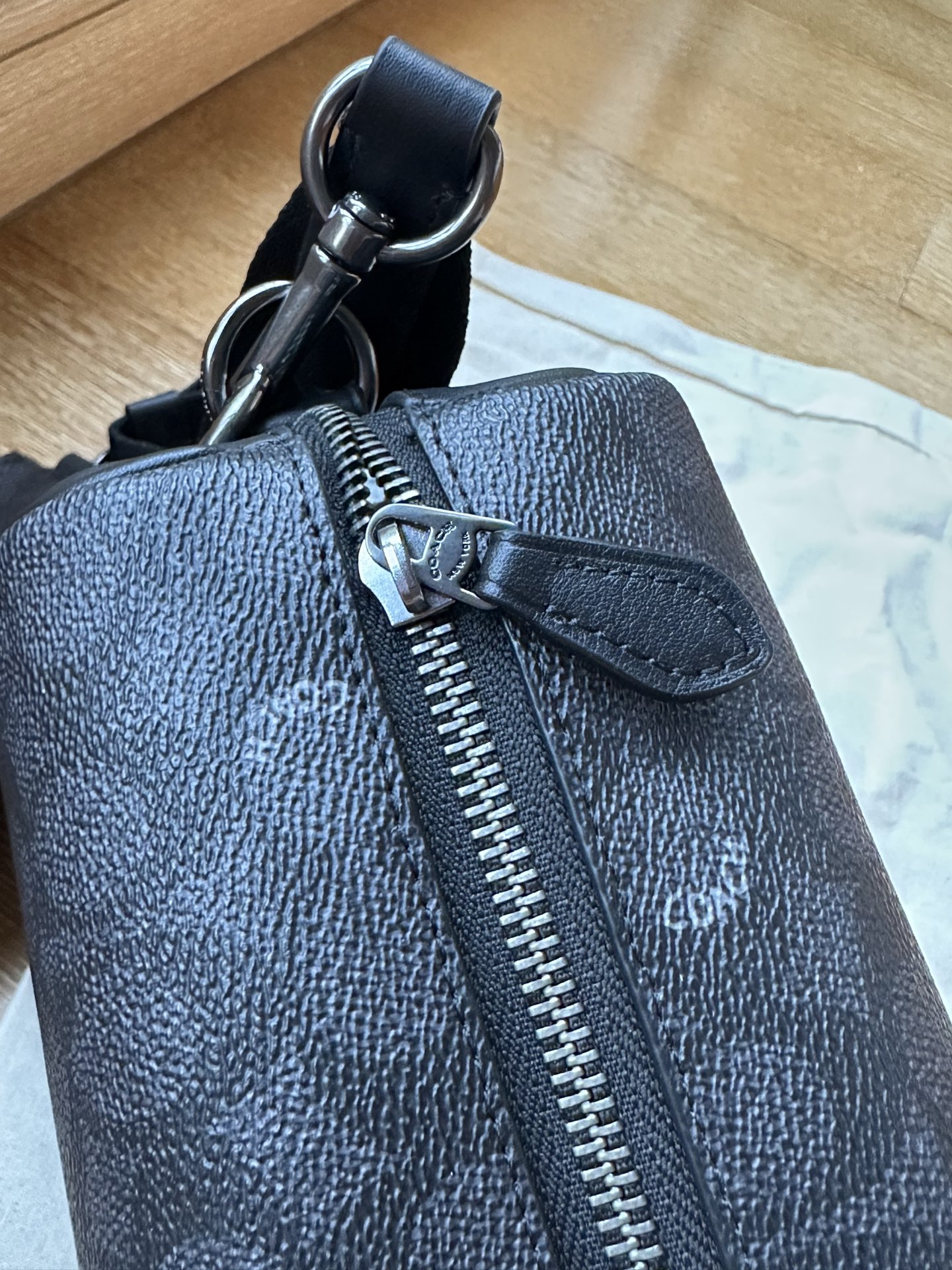 Coach 纯 Coach蔻驰 CV762 AXEL系列二合一 相机包斜挎包邮差包 头层牛皮配新版暗标徽章PVC老花料材质