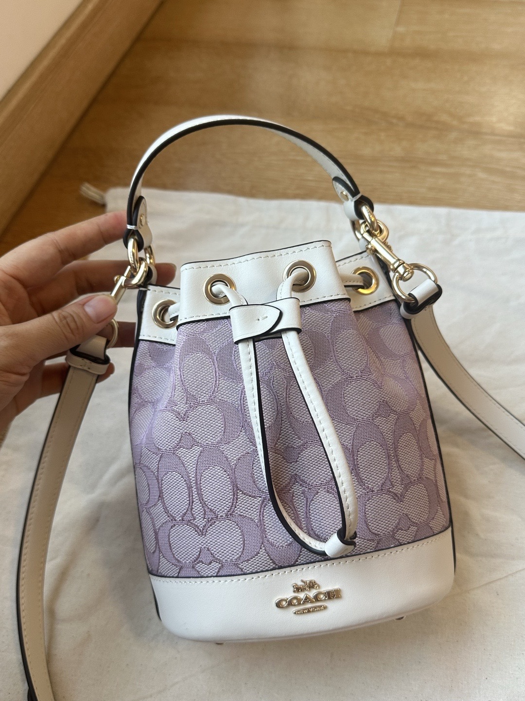 Coach ～原Coach蔻驰 CBS67 迷你mini Dempsey系列水桶包 提花织物配牛皮材质