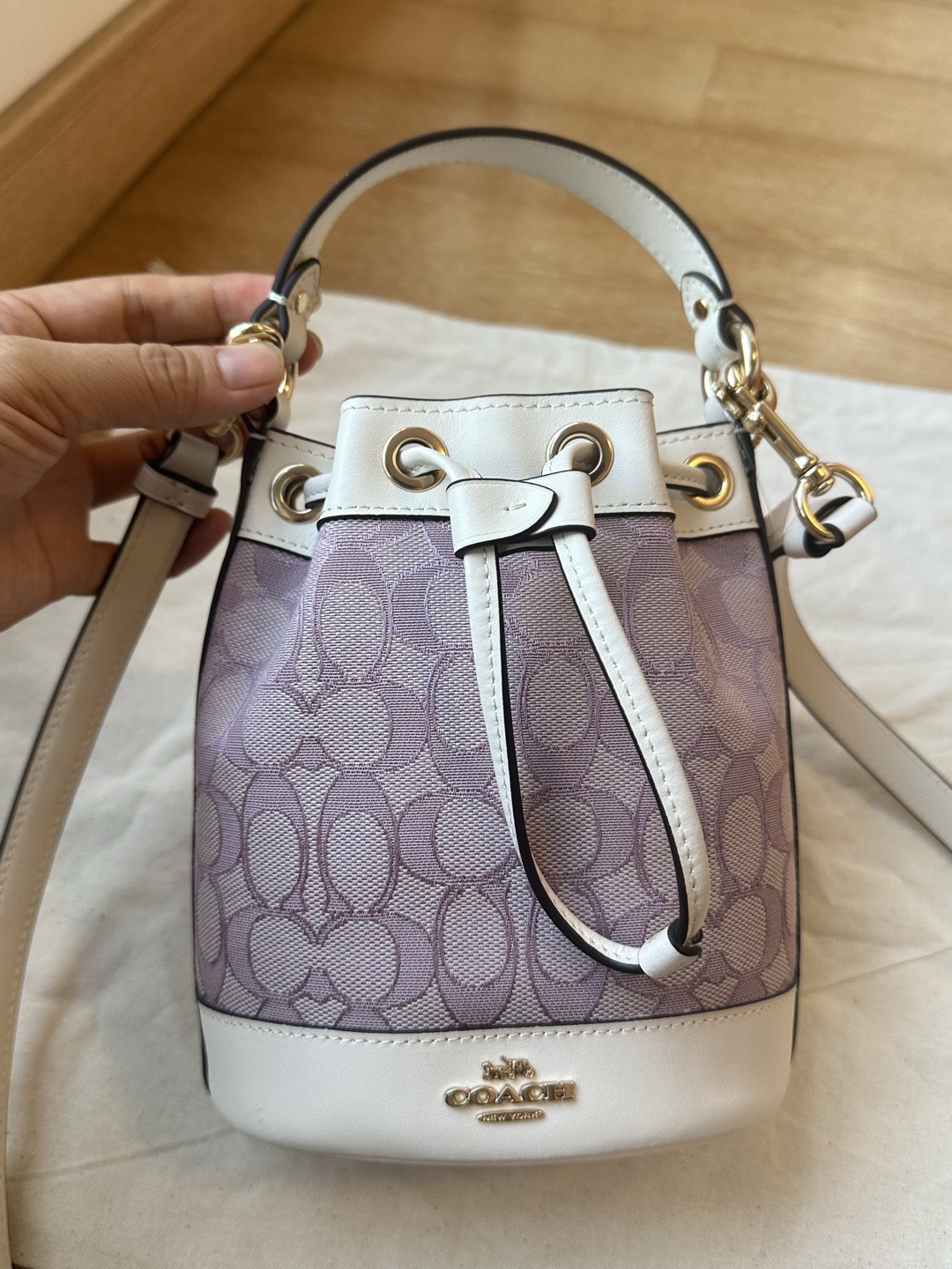 Coach ～原Coach蔻驰 CBS67 迷你mini Dempsey系列水桶包 提花织物配牛皮材质