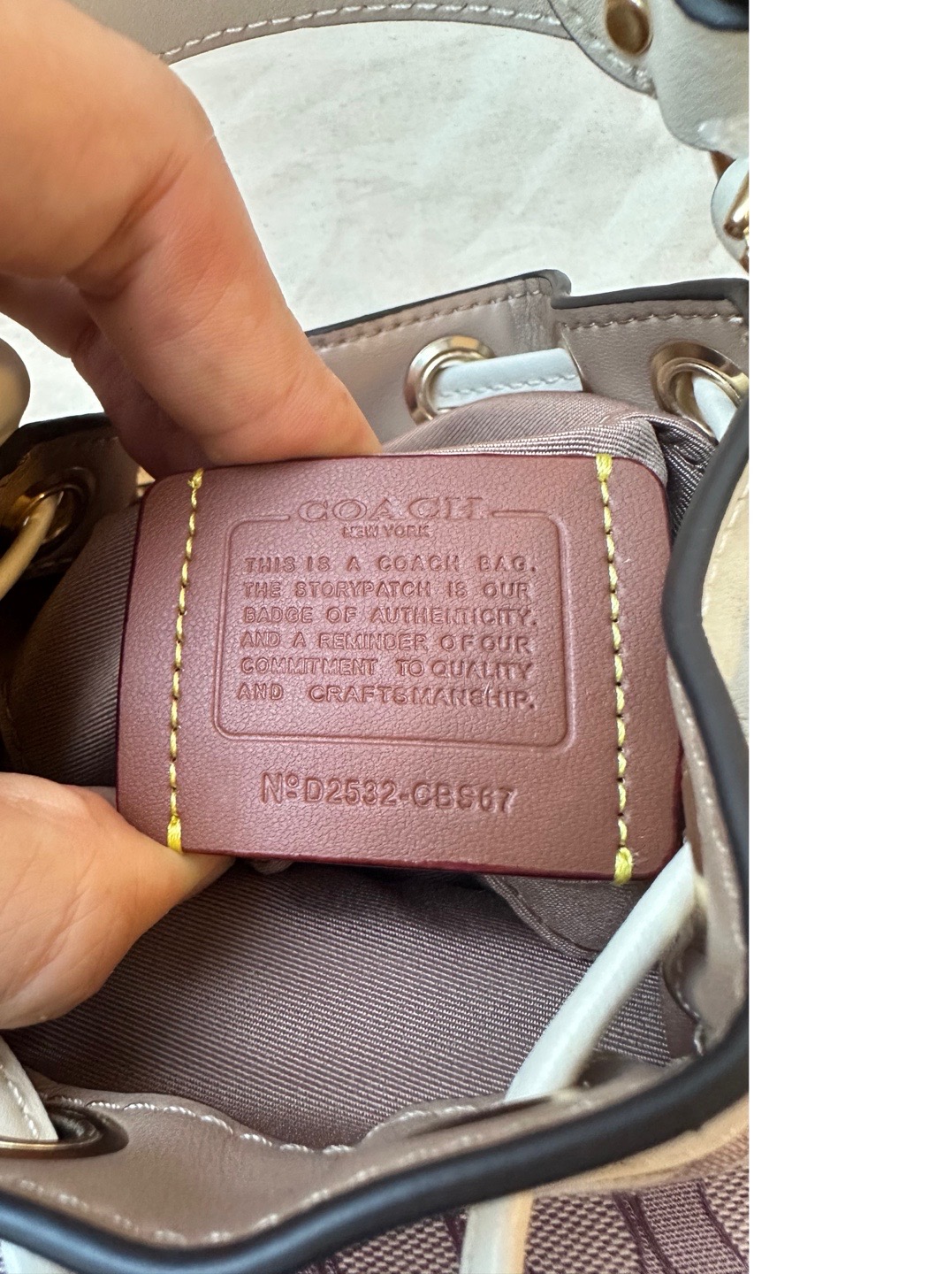 Coach ～原Coach蔻驰 CBS67 迷你mini Dempsey系列水桶包 提花织物配牛皮材质