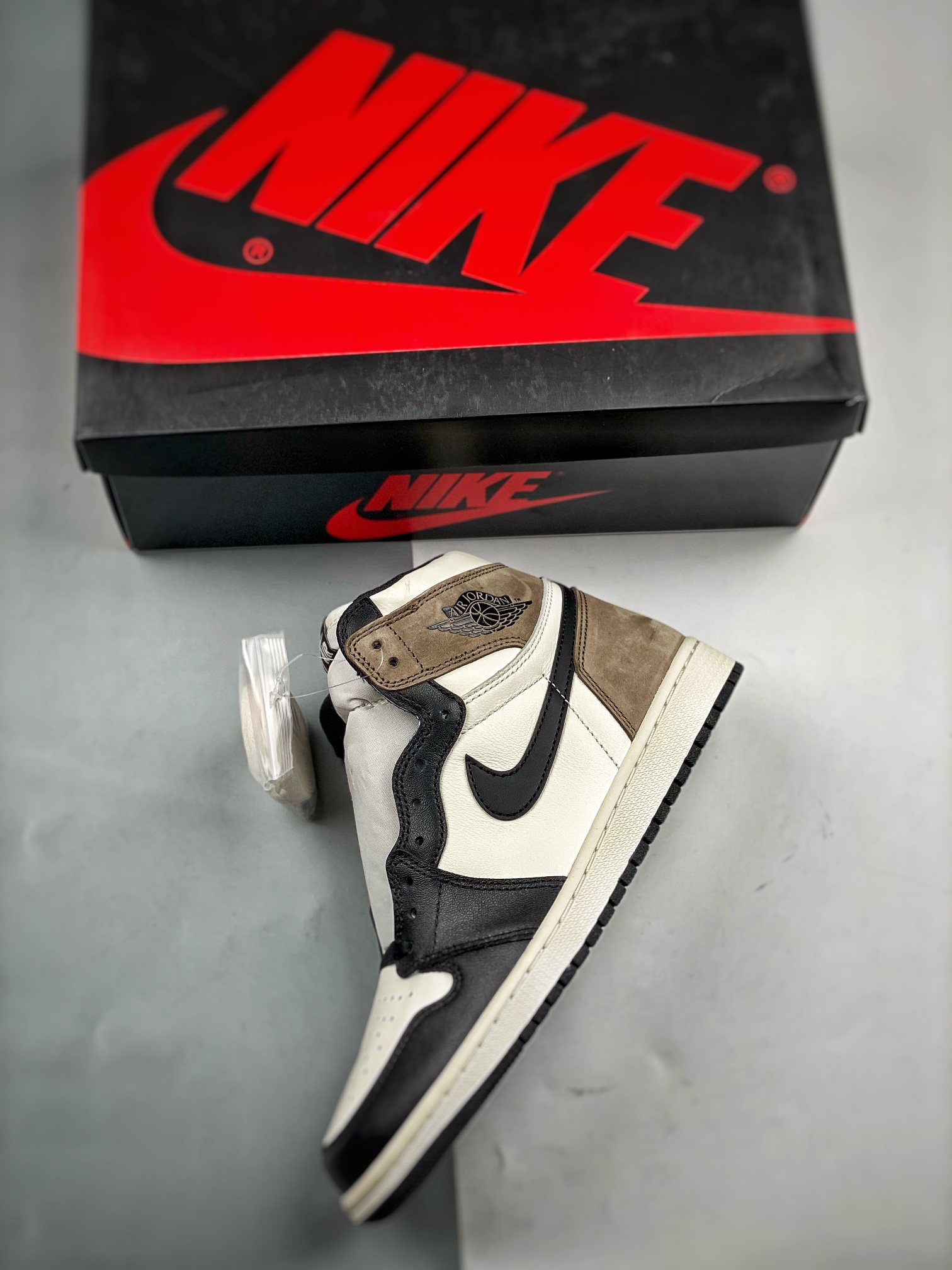 AJ1小倒钩尺码36-47.5S2版出品-AirJordan1DarkMochaAJ1小倒钩黑棕黑摩卡高