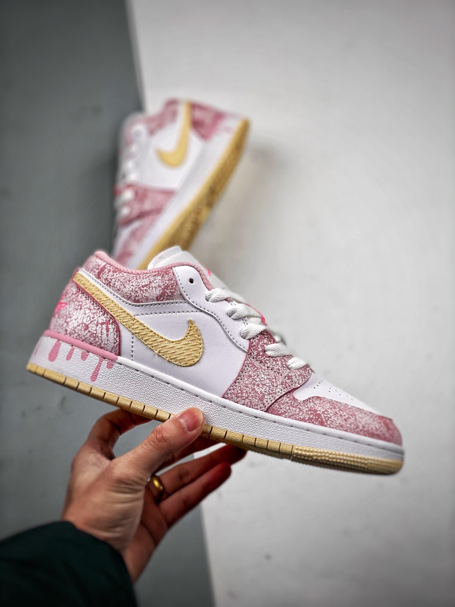 支持放店AirJordan1LowLow粉色大厂纯原生产线出品全新开发原鞋比对匹配率98%原楦原纸板开发