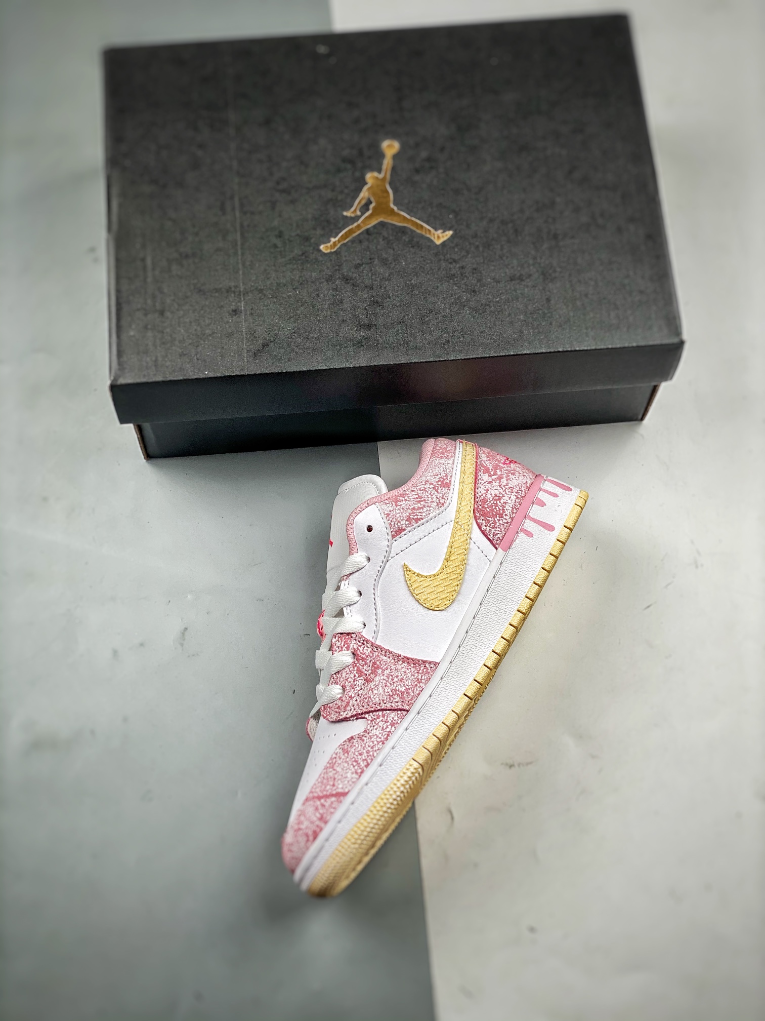 支持放店AirJordan1LowLow粉色大厂纯原生产线出品全新开发原鞋比对匹配率98%原楦原纸板开发