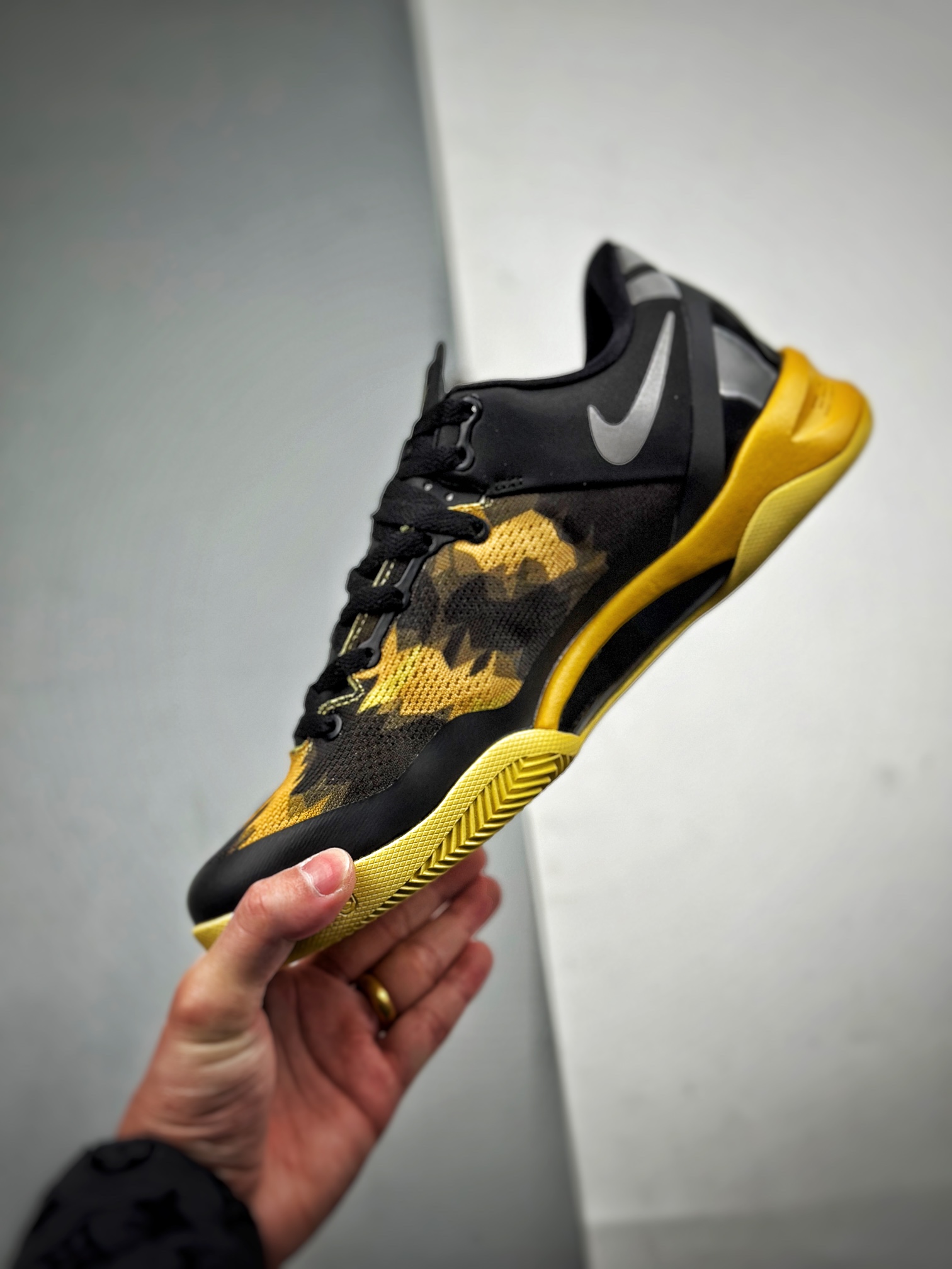 特价福利 Nike Kobe 8 黑黄 黑黄配色 S2纯原生产线 科比八代 #React科技鞋垫加持 实战配置直接拉满 特价福利 Nike Kobe 8 黑黄 黑黄配色 S2纯原生产线 科比八代 #React科技鞋垫加持 实战配置直接拉满
