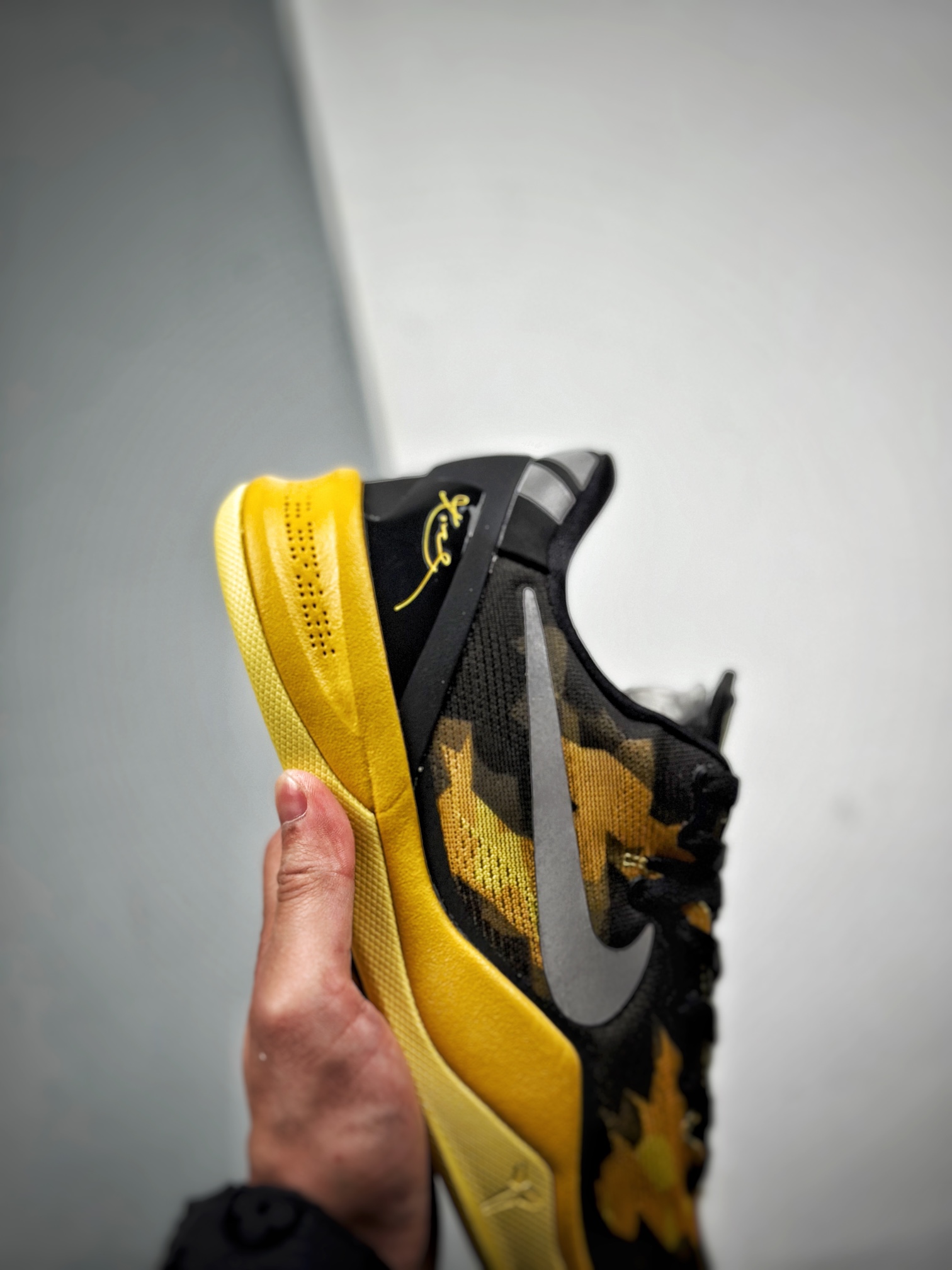 特价福利 Nike Kobe 8 黑黄 黑黄配色 S2纯原生产线 科比八代 #React科技鞋垫加持 实战配置直接拉满 特价福利 Nike Kobe 8 黑黄 黑黄配色 S2纯原生产线 科比八代 #React科技鞋垫加持 实战配置直接拉满