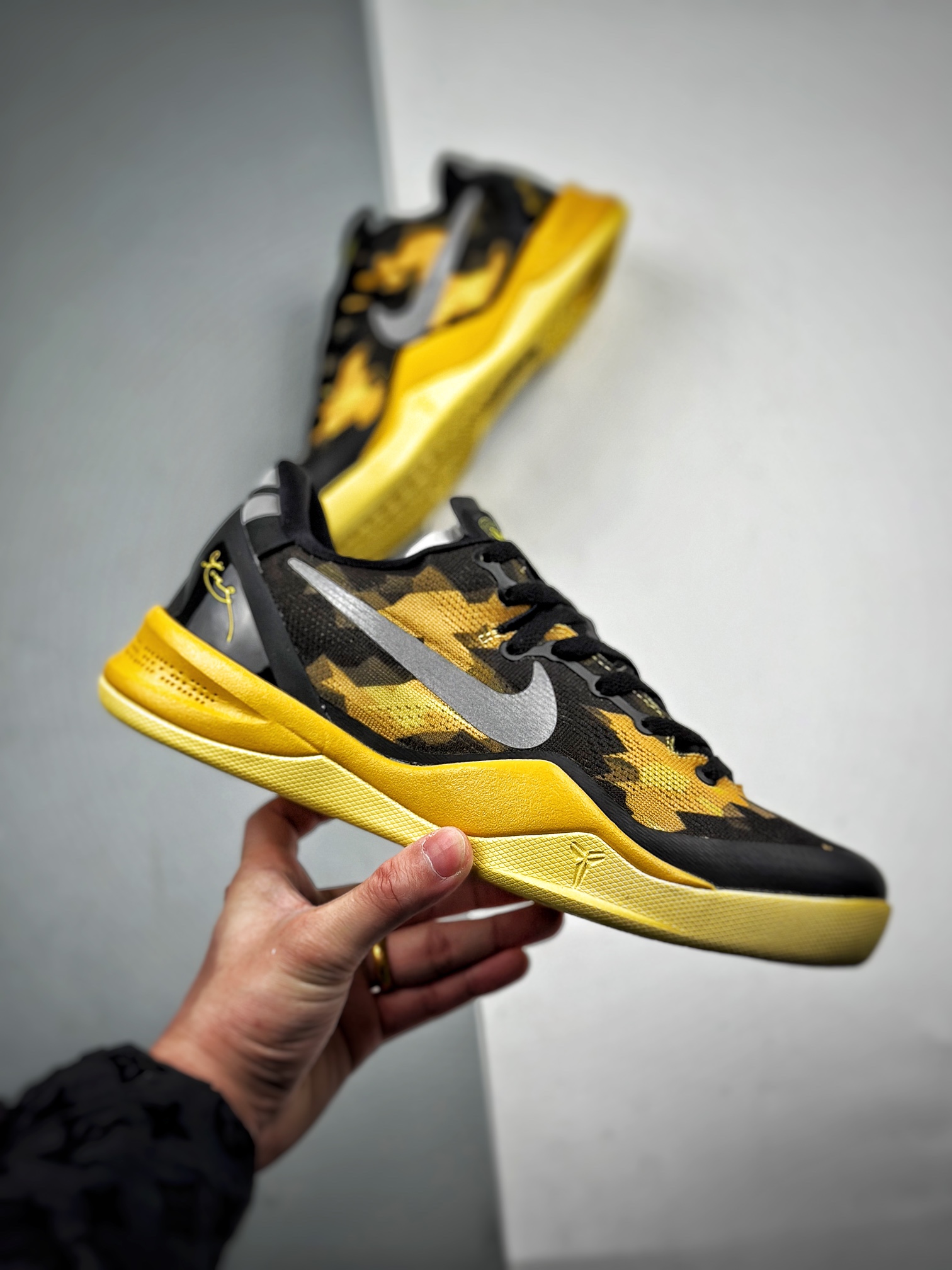 特价福利 Nike Kobe 8 黑黄 黑黄配色 S2纯原生产线 科比八代 #React科技鞋垫加持 实战配置直接拉满 特价福利 Nike Kobe 8 黑黄 黑黄配色 S2纯原生产线 科比八代 #React科技鞋垫加持 实战配置直接拉满